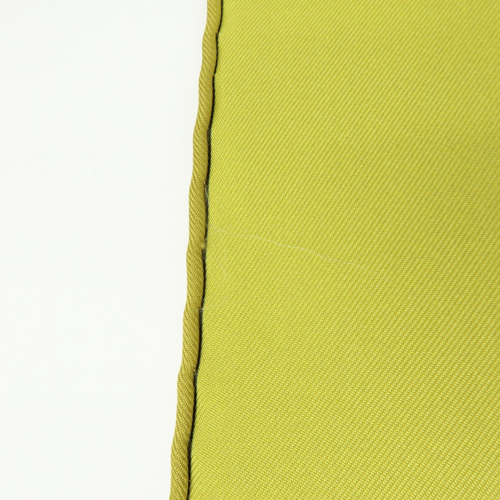 HERMES Carre 90 Silk 100% Scarf AU COEUR DESBOIS Light Green