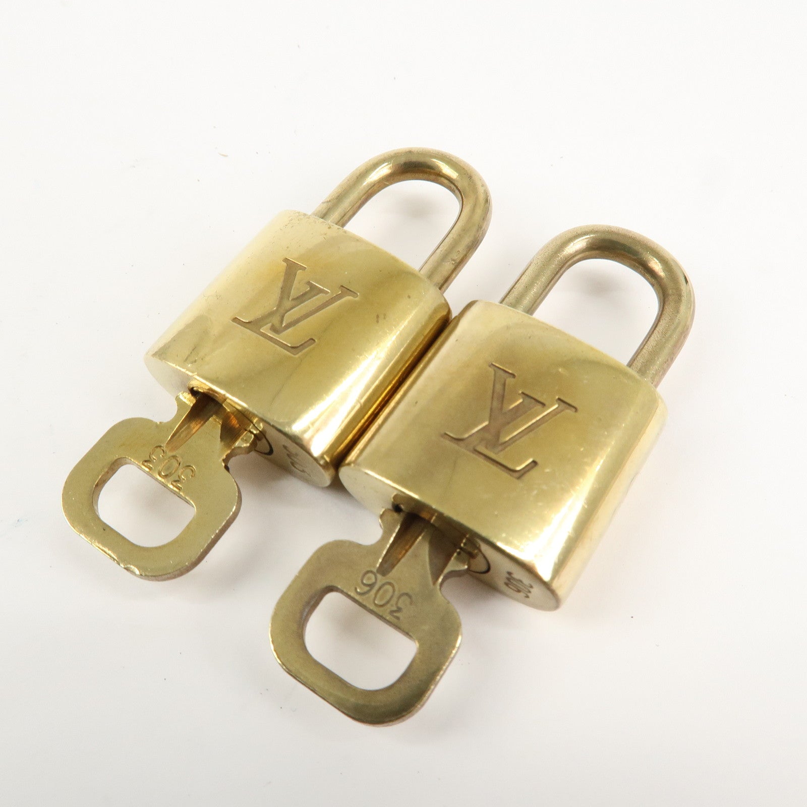 Louis Vuitton Set of 10 Lock & Key Cadena Key Lock Metal Gold