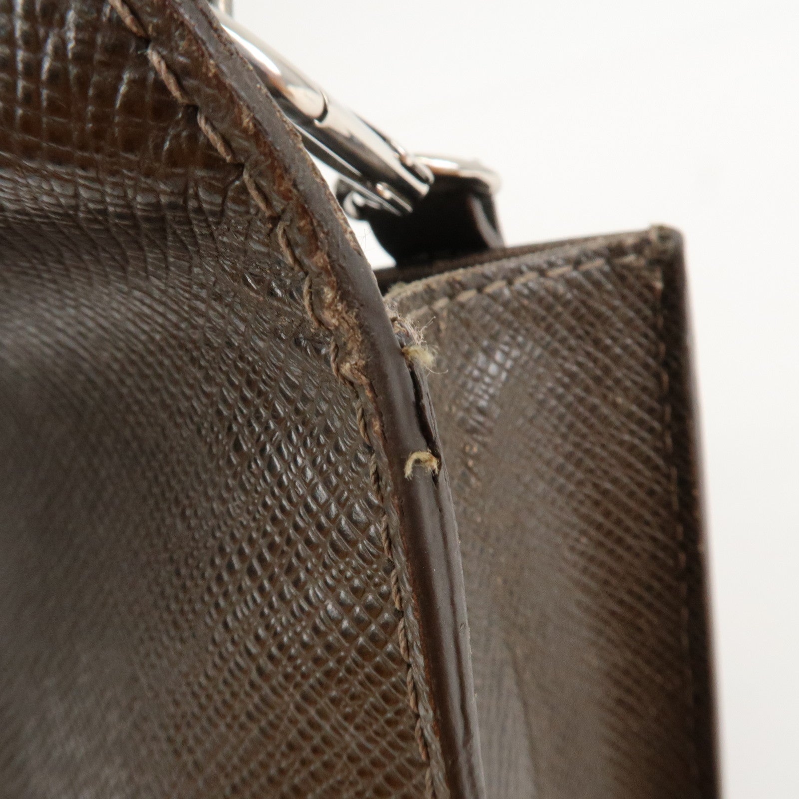 Louis Vuitton Taiga Veraiya Clutch Bag Hand Bag Grizzly M32598