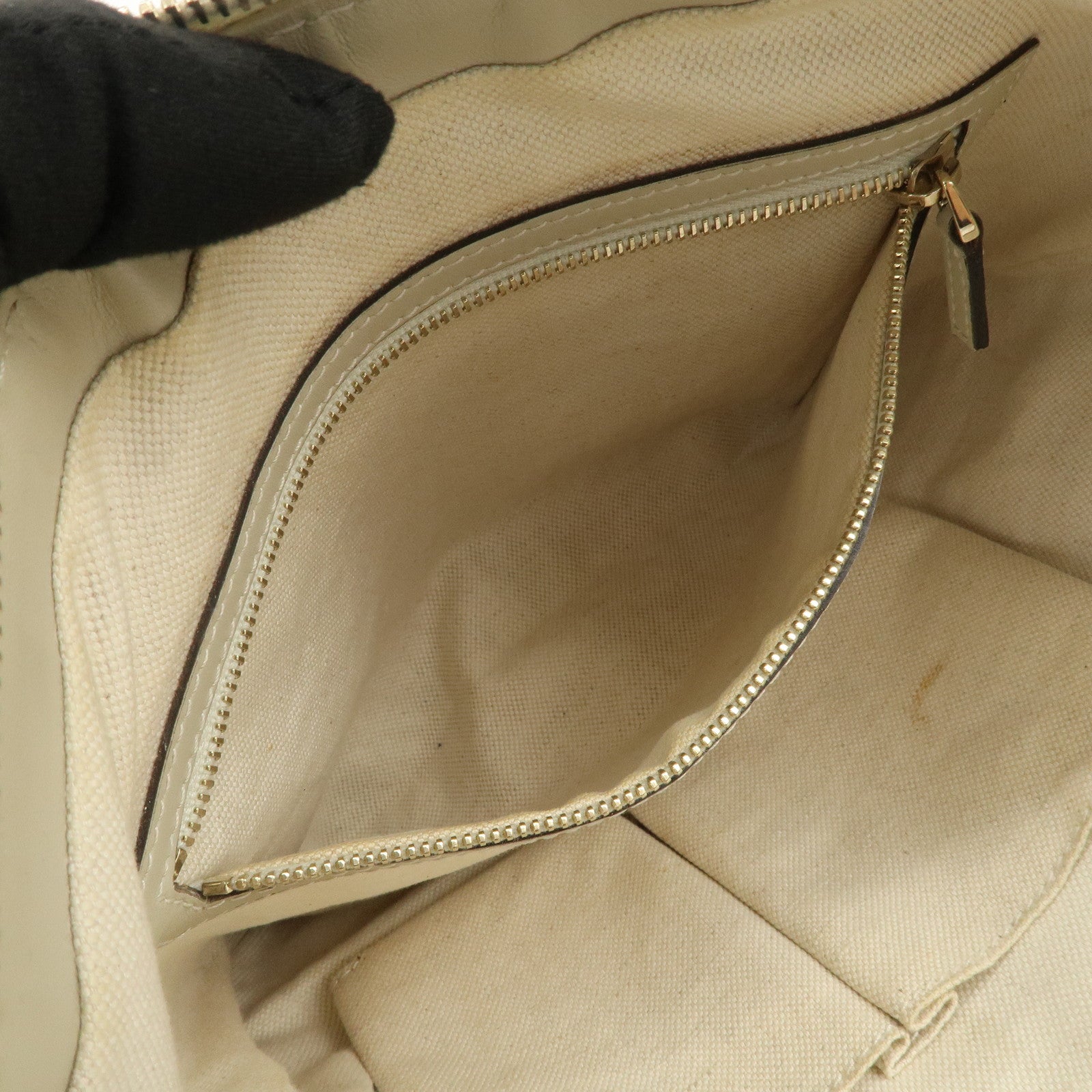 GUCCI Lovely Heart GG Canvas Leather Shoulder Bag Ivory 257072