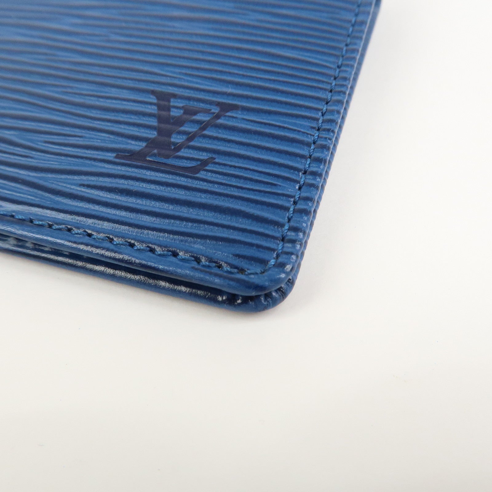 LLouis Vuitton Epi Porte 2 Cartes Vertical Card Case Blue M63205