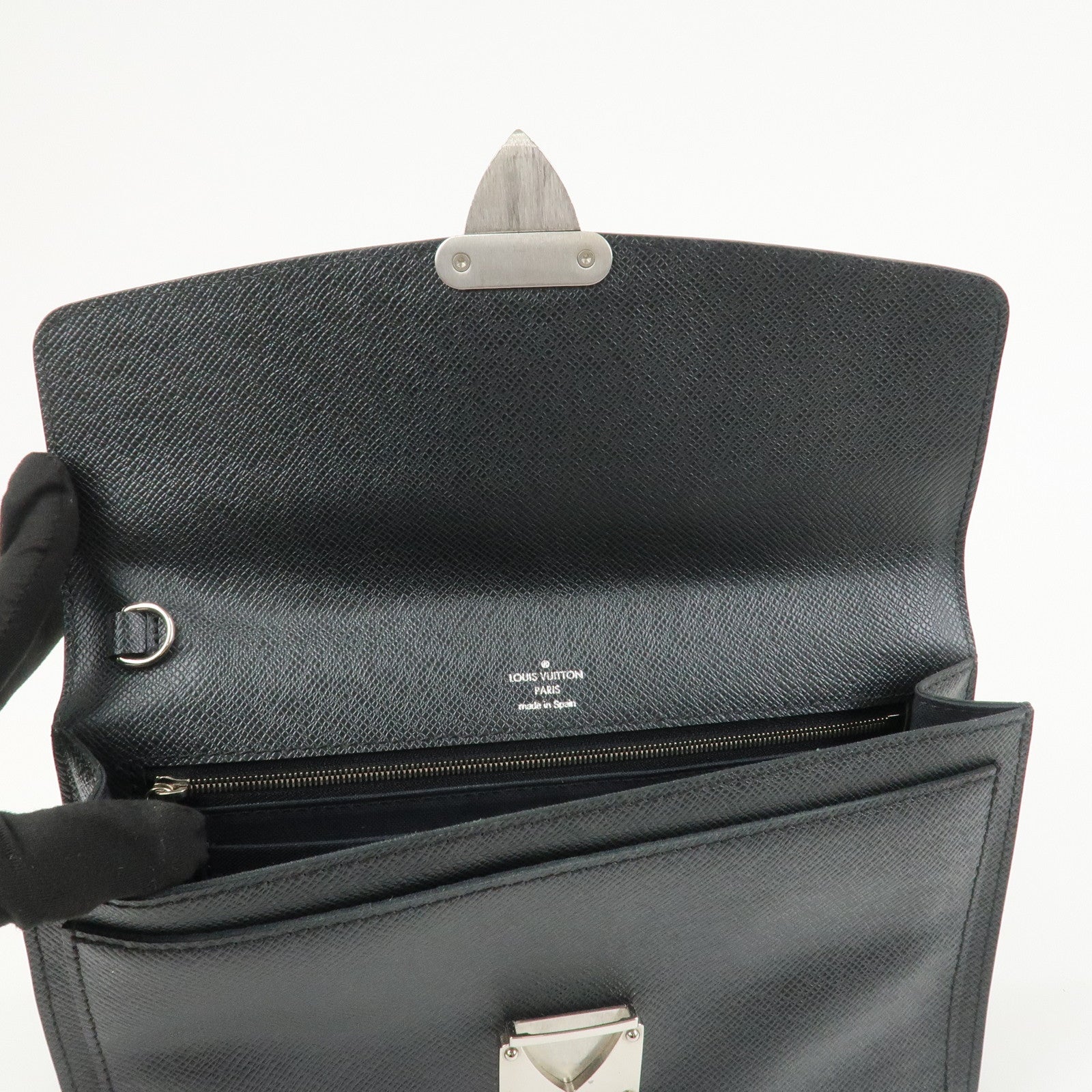 Louis Vuitton Taiga Veraiya Clutch Bag Ardoise M32592