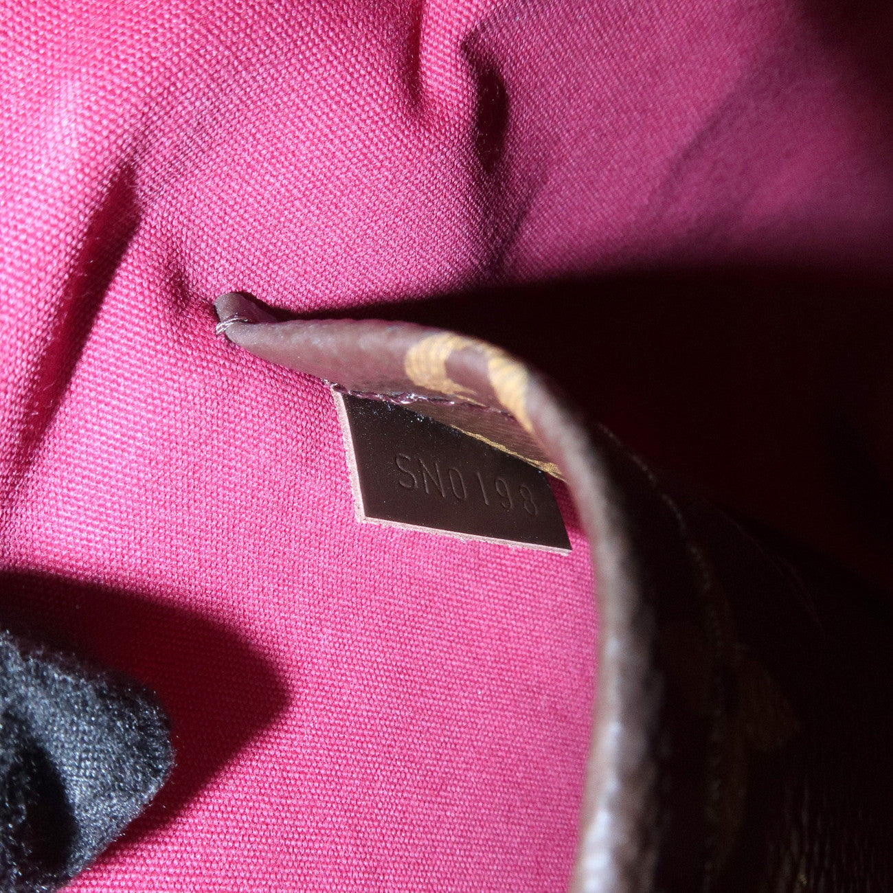 Louis Vuitton Vernis Monogram Tote Miroir 2Way Bag Magenta M54640