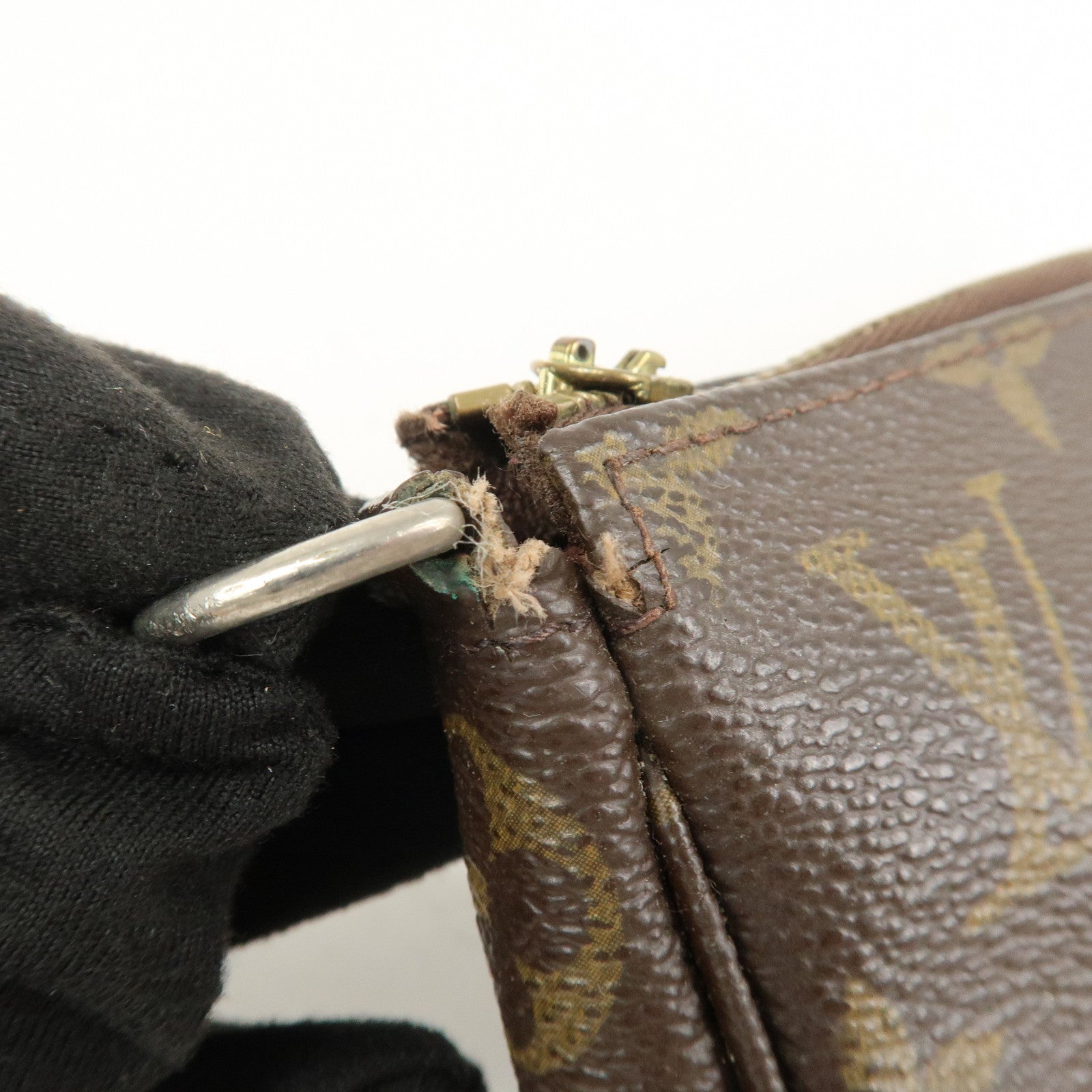 Louis Vuitton Monogram Panda Pochette Accessoires Pouch M51981