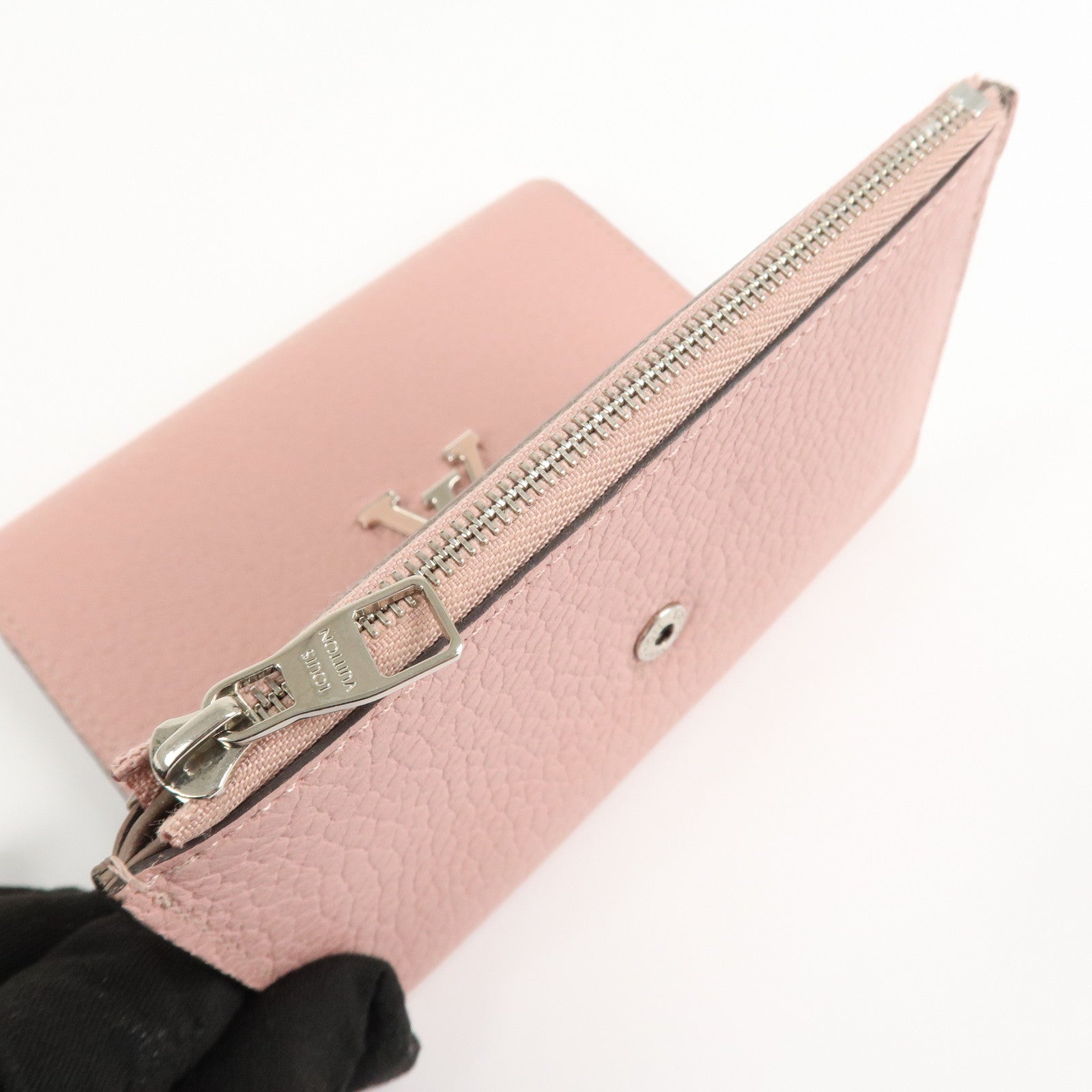 Louis Vuitton Portefeuille Capucines Leather Wallet Magnolia M80493 Used