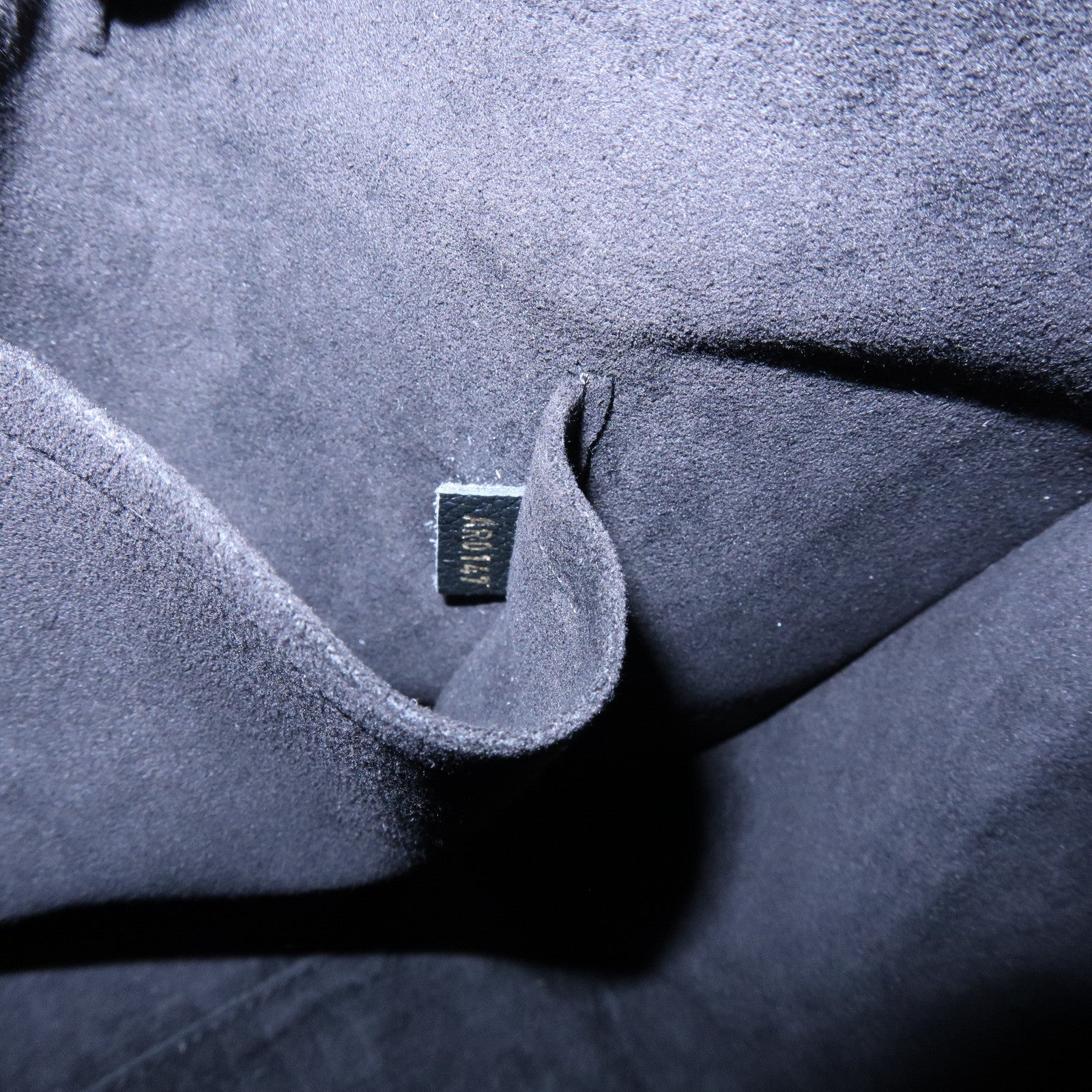 Louis Vuitton Lock Me Calf Leather Hand Bag Noir Black M54569