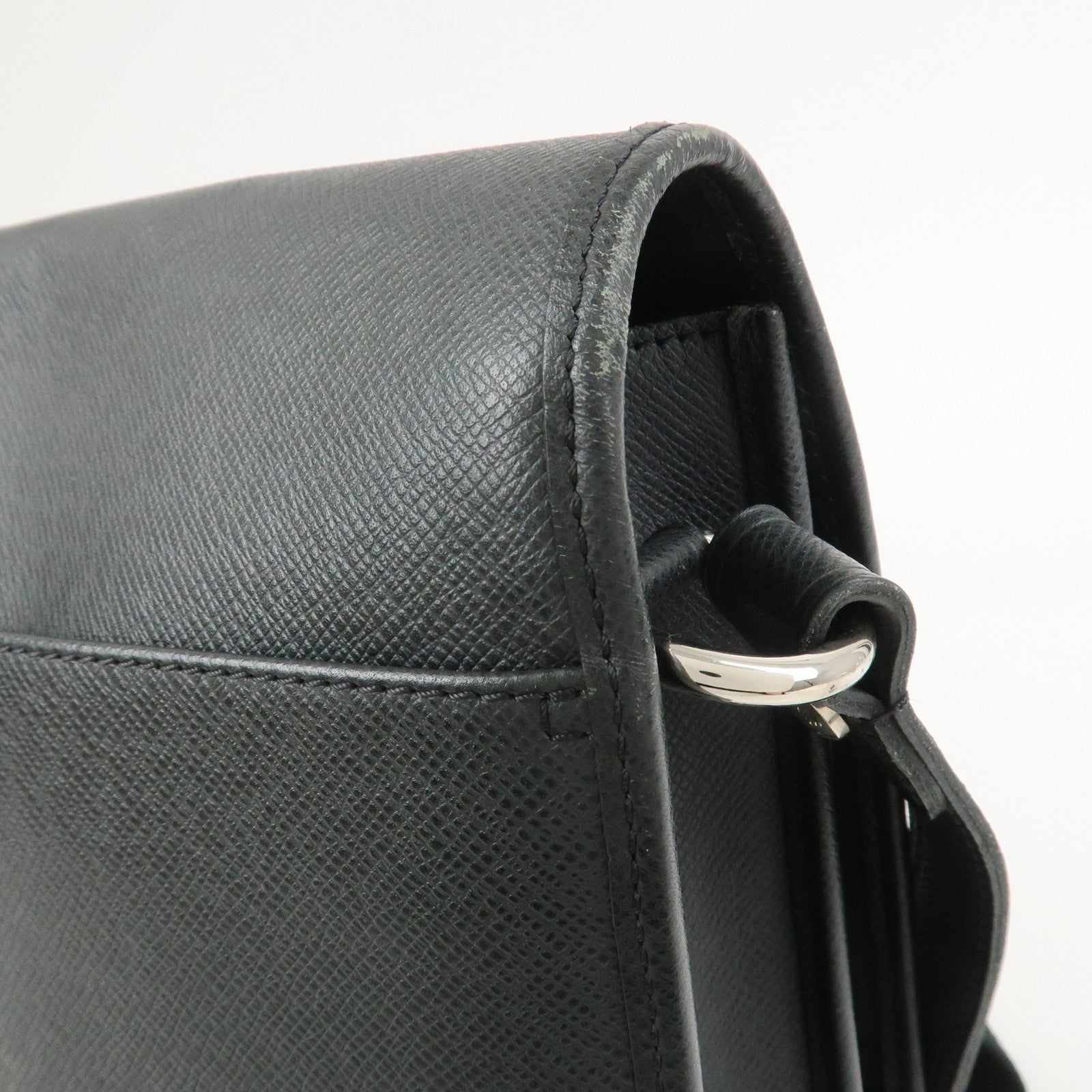 Louis Vuitton Taiga Andrei Shoulder Bag Ardoise M32482