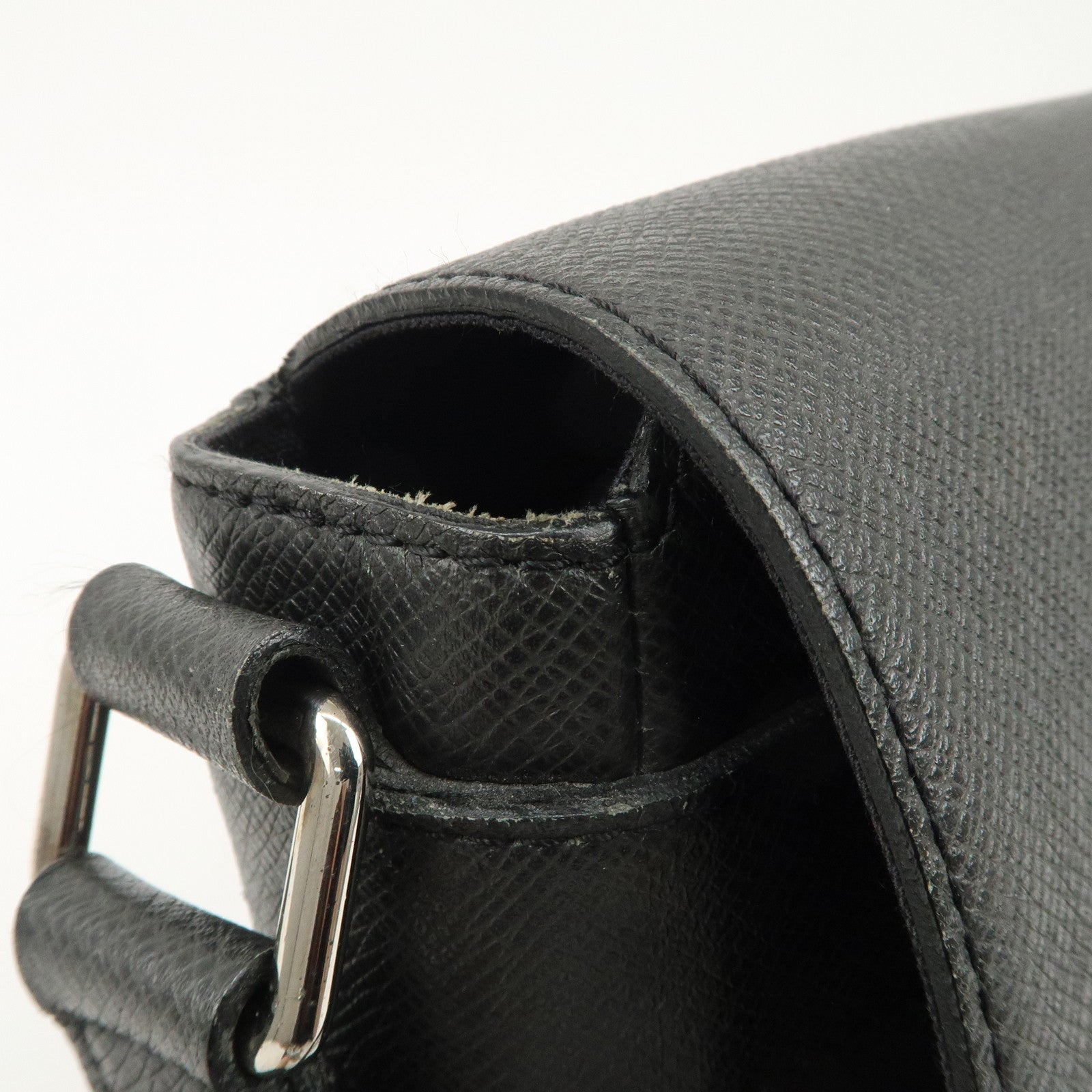 Louis Vuitton Taiga Milo Shoulder Bag Crossbody Bag Glacier M32631 Used