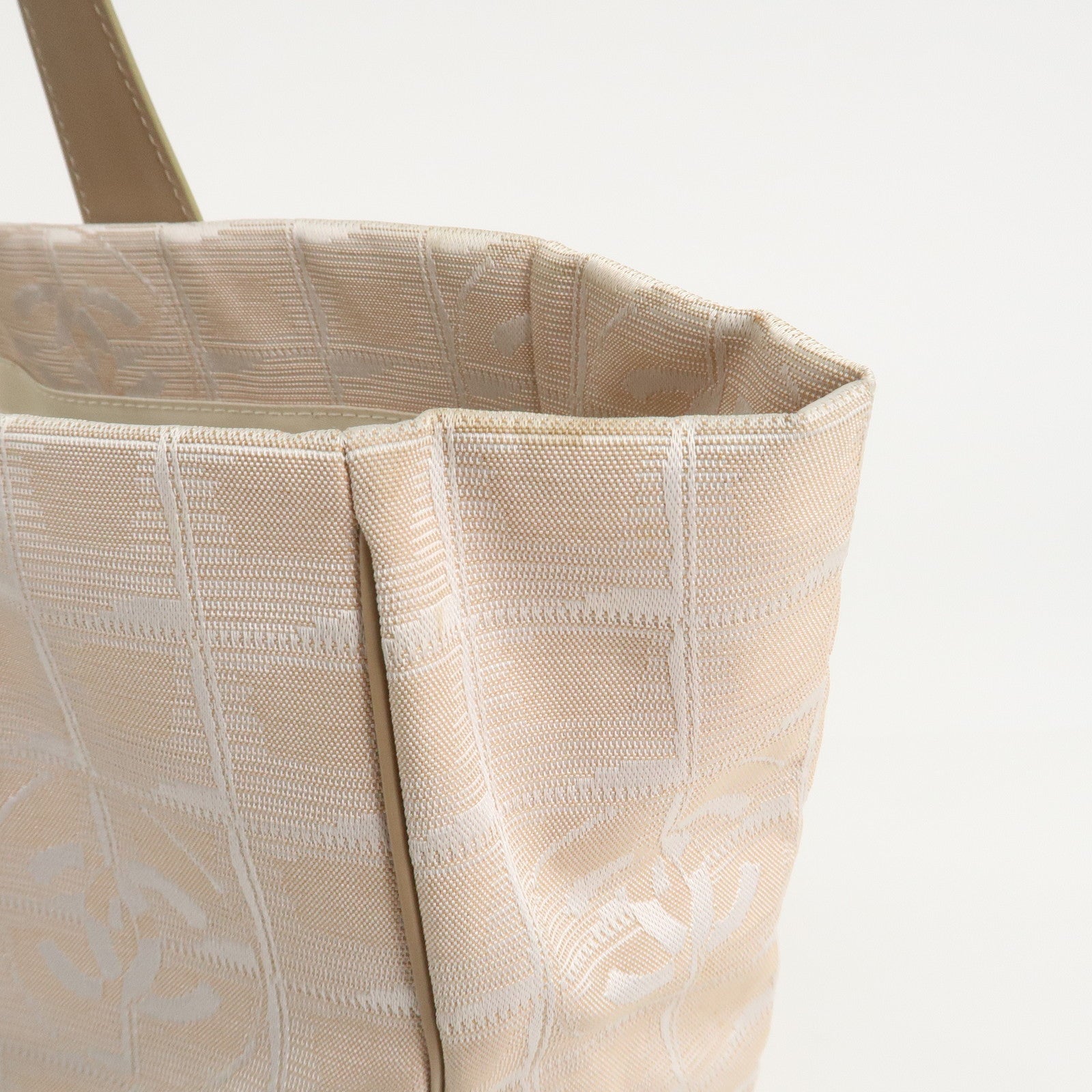 CHANEL New Travel Line Nylon Jacquard Leather Tote Bag MM Beige A15991 Used