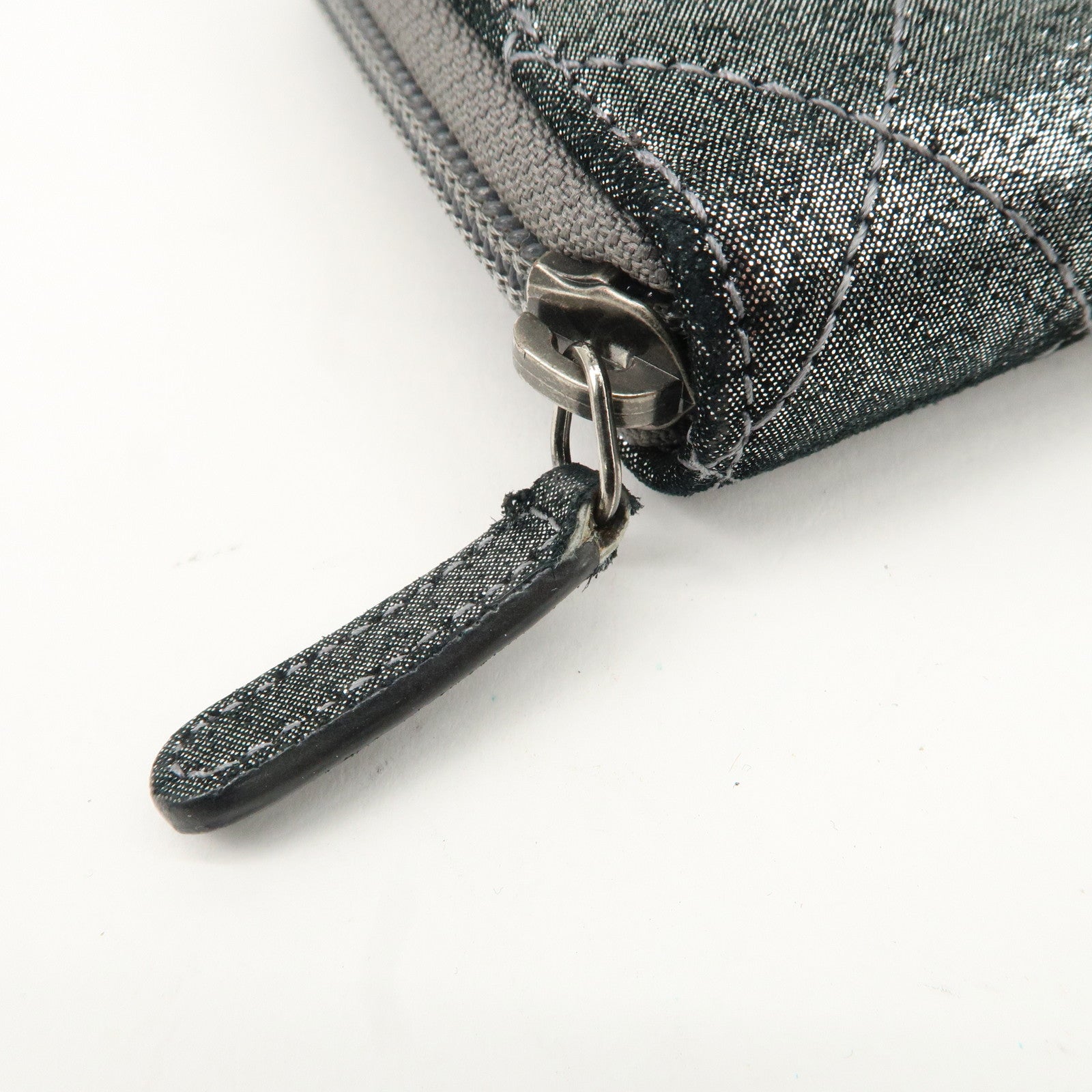 CHANEL Matelasse Glitter Lambskin Round Zipper Long Wallet Used
