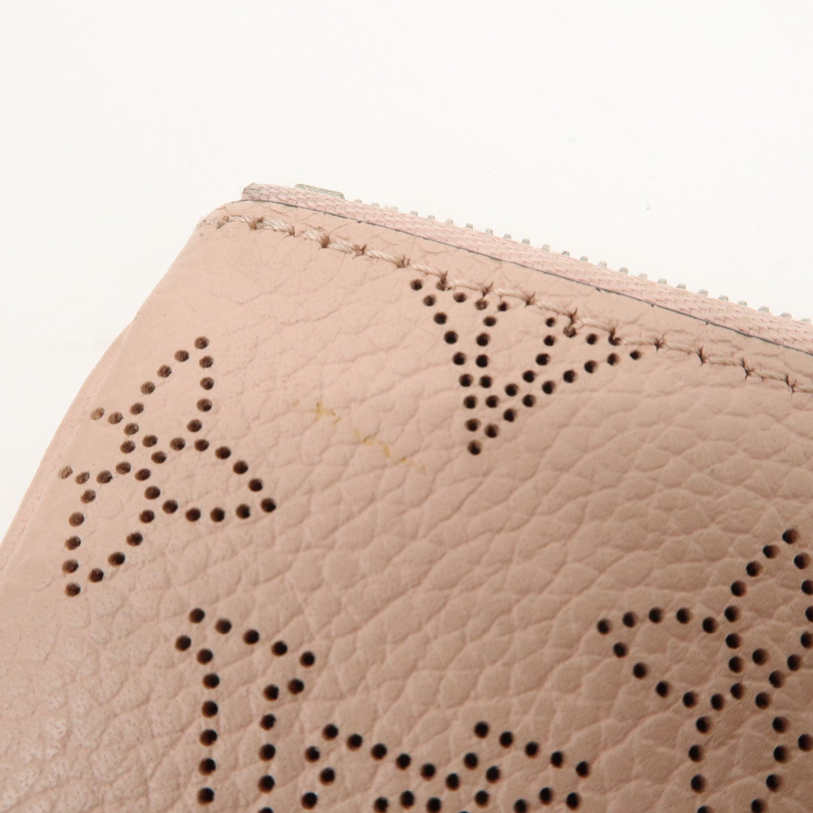 Louis Vuitton Monogram Mahina Pochette Cles Magnolia Pink M69508 Used