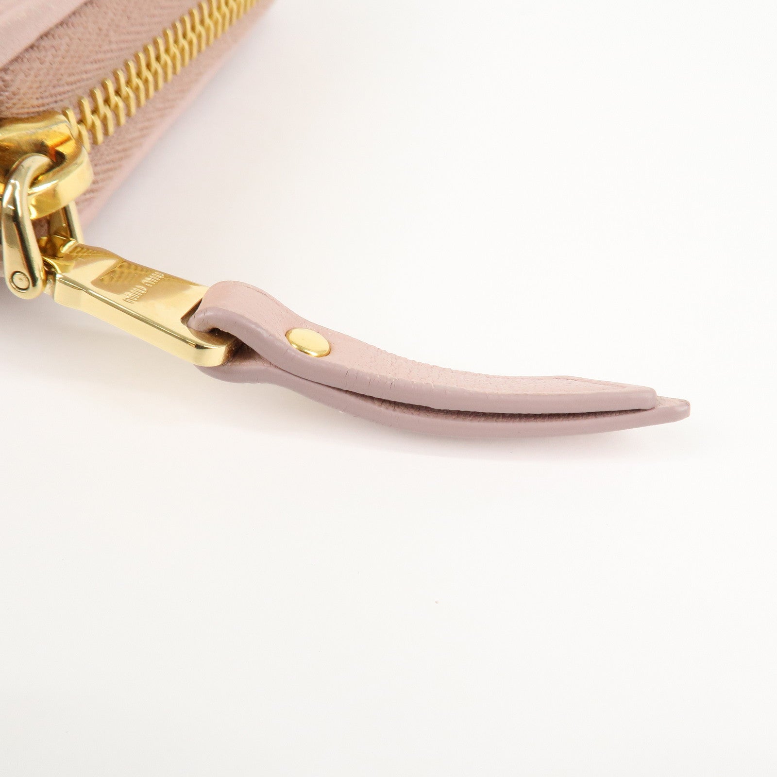 MIU MIU Matelasse Leather Round Zipper Long Wallet Pink Beige Used