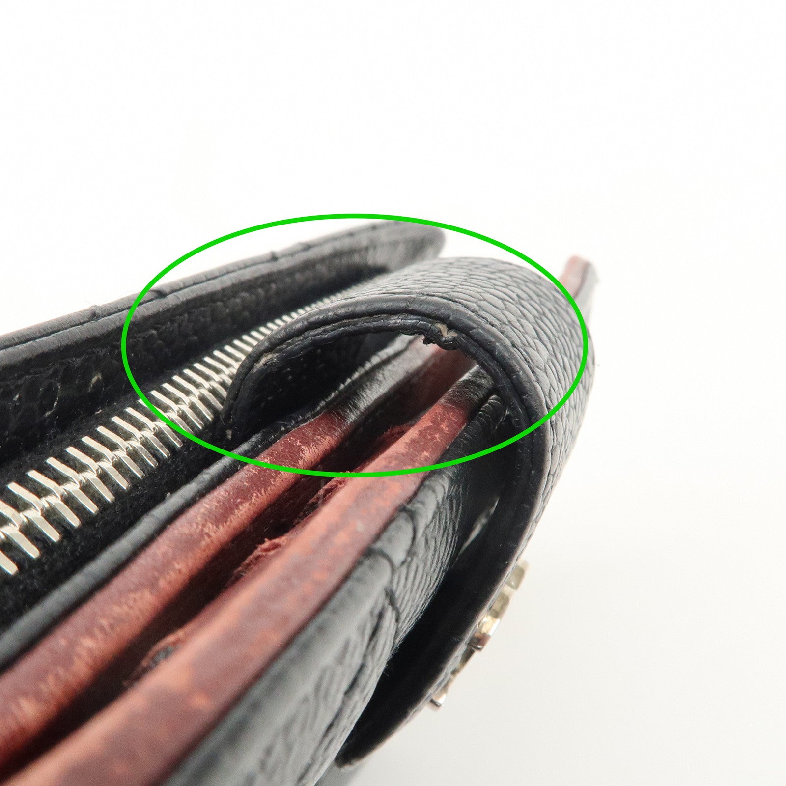 CHANEL COCO Mark Matelasse Caviar Skin Bi-fold Wallet A48667 Used