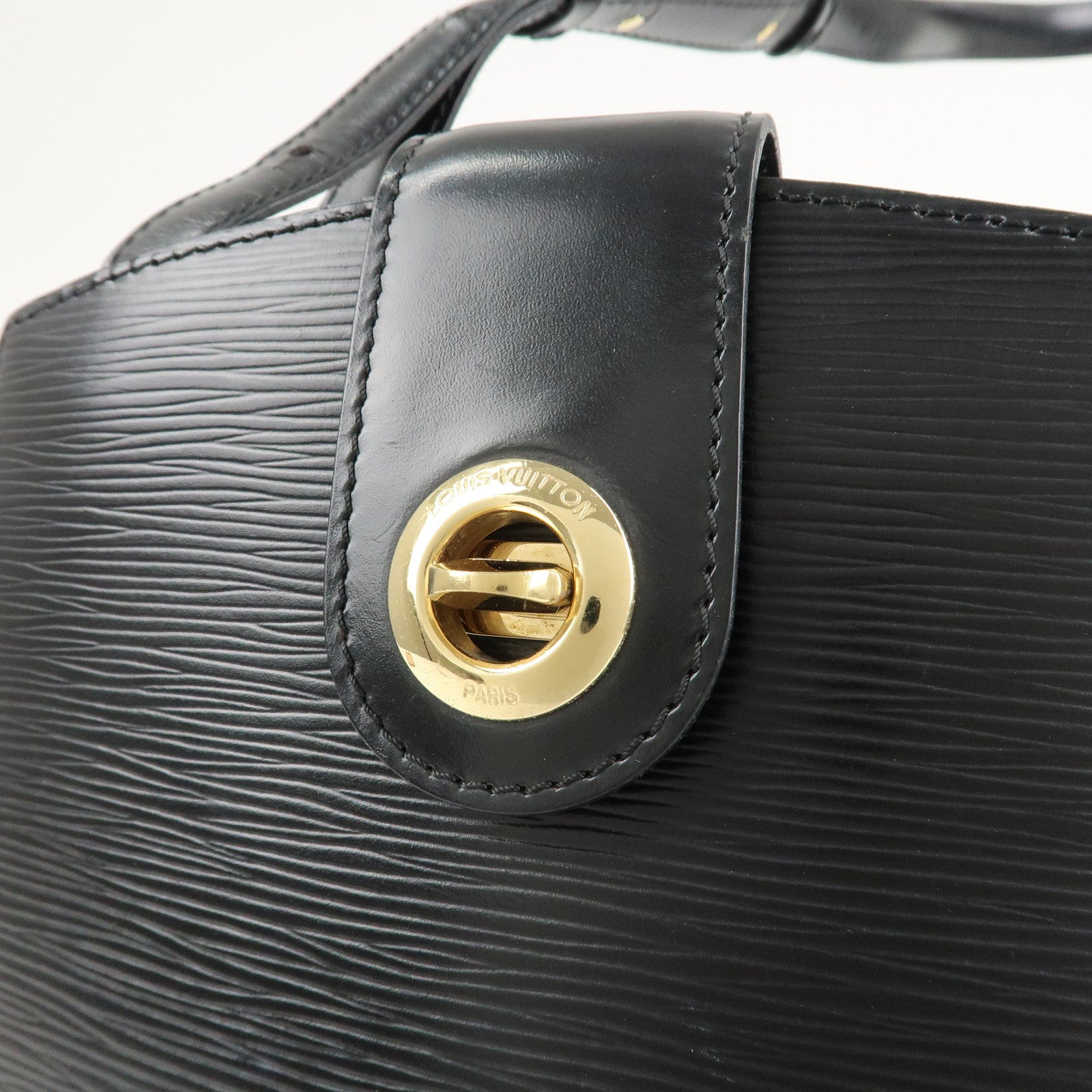 Louis Vuitton Epi Cluny Shoulder Bag Black Noir M52252 Used