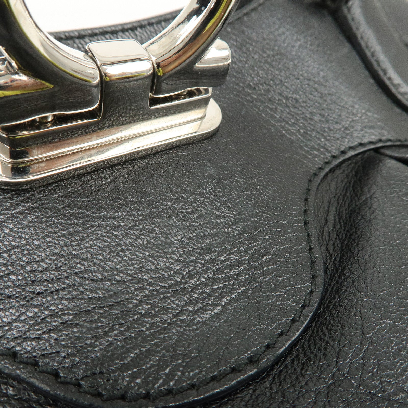 Salvatore Ferragamo Gancini Leather Shoulder Bag AU-21/6317 Used