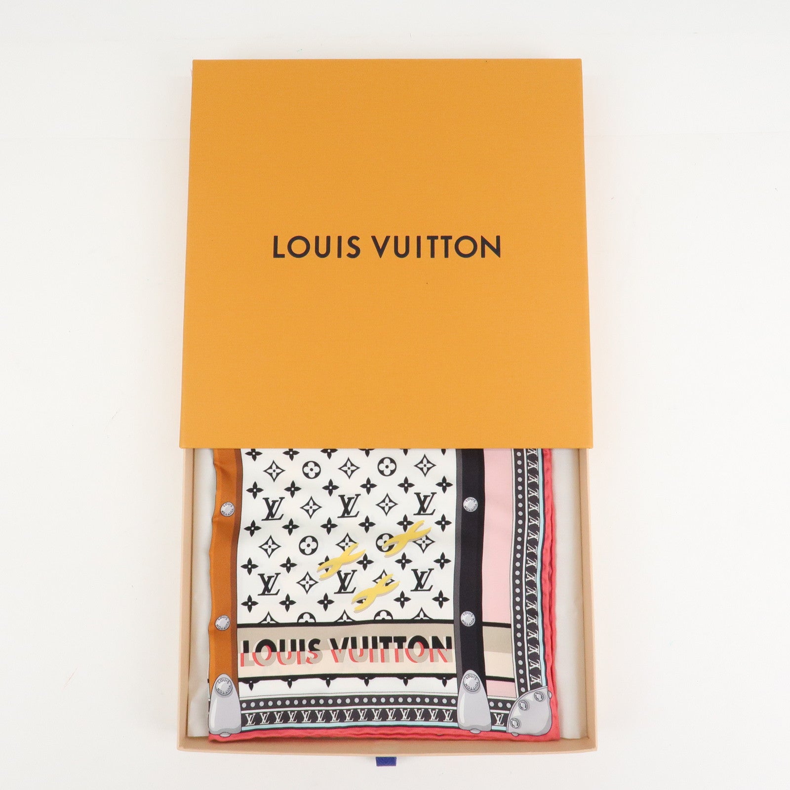 Louis Vuitton Monogram Silk 100% Carre 45 Trunk in Love M77558 Used