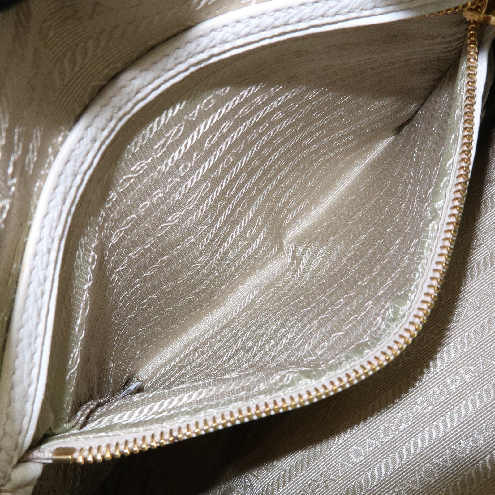 PRADA Logo Calf Leather Shoulder Bag Hand Bag White BR4311