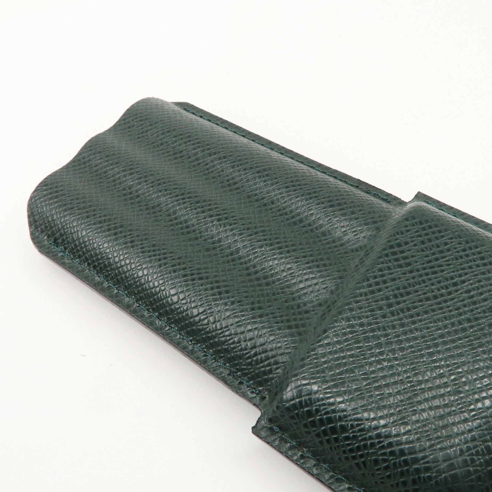 Louis Vuitton Taiga Leather Etui 3 Robusto Cigarette Case Epicea Used