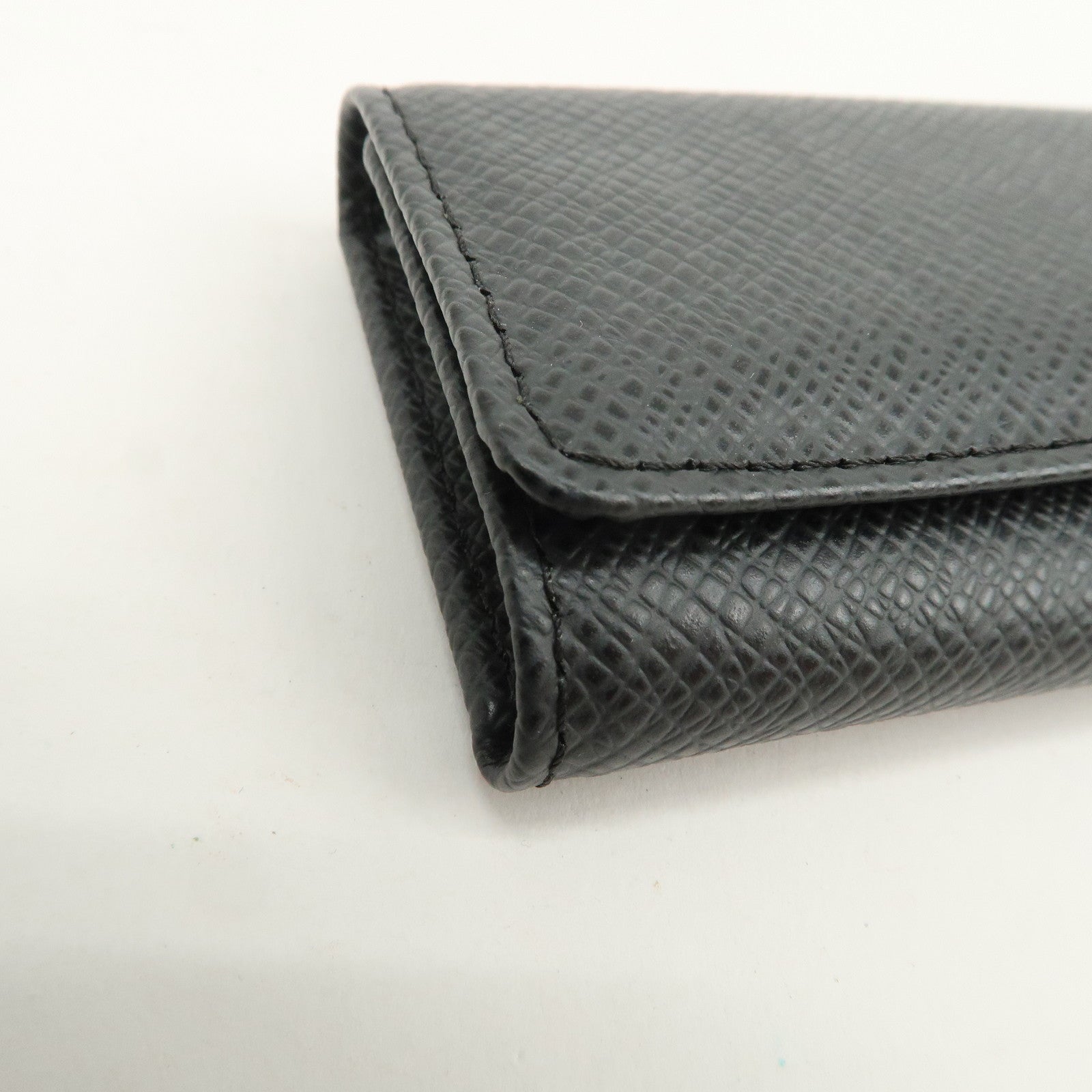 Louis Vuitton Taiga Leather Multiclés 4 Key Case Ardoise M30522