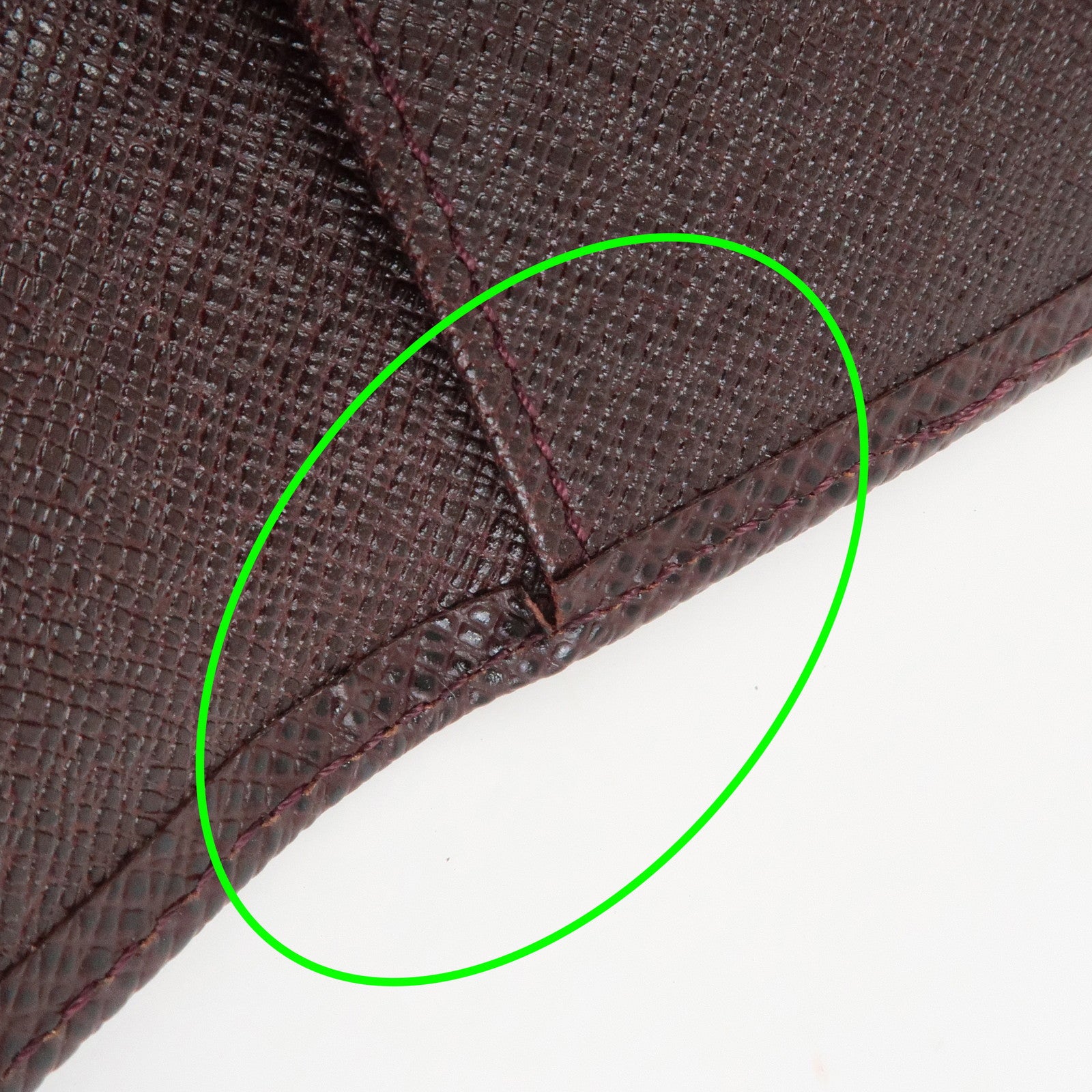 Louis Vuitton Taiga Leather Multiclés 6 Key Case Acajou M30536