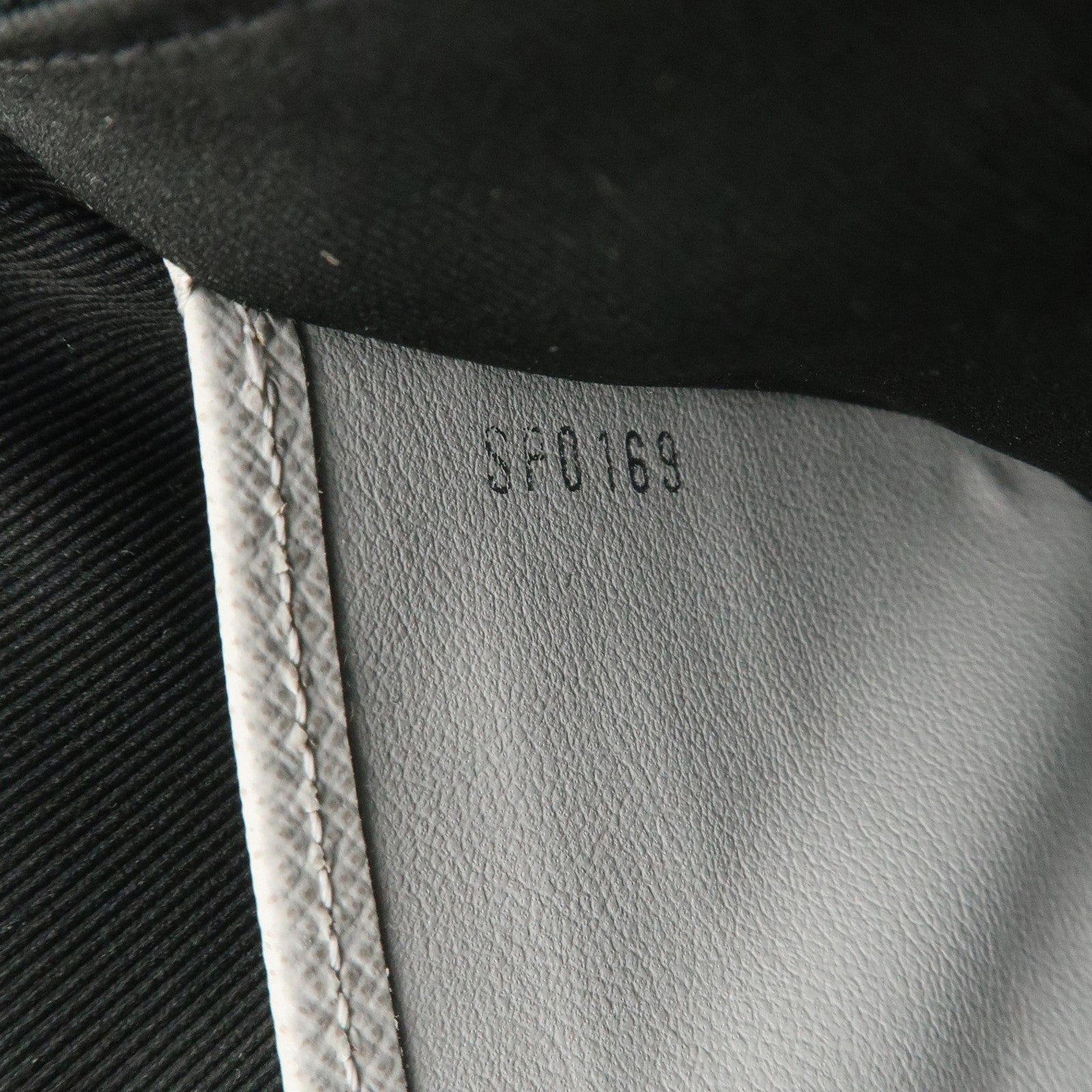 Louis Vuitton Monogram Taiga Discovery Pochette Antarctica M30279 Used