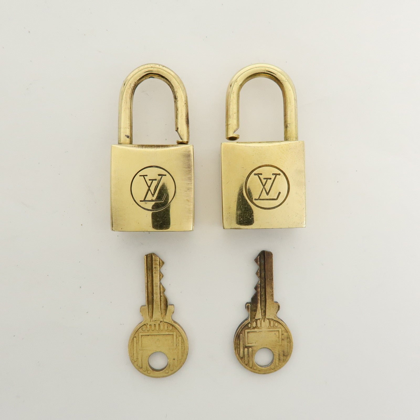 Louis Vuitton Set of 10 Lock & Key Cadena Key Lock Used