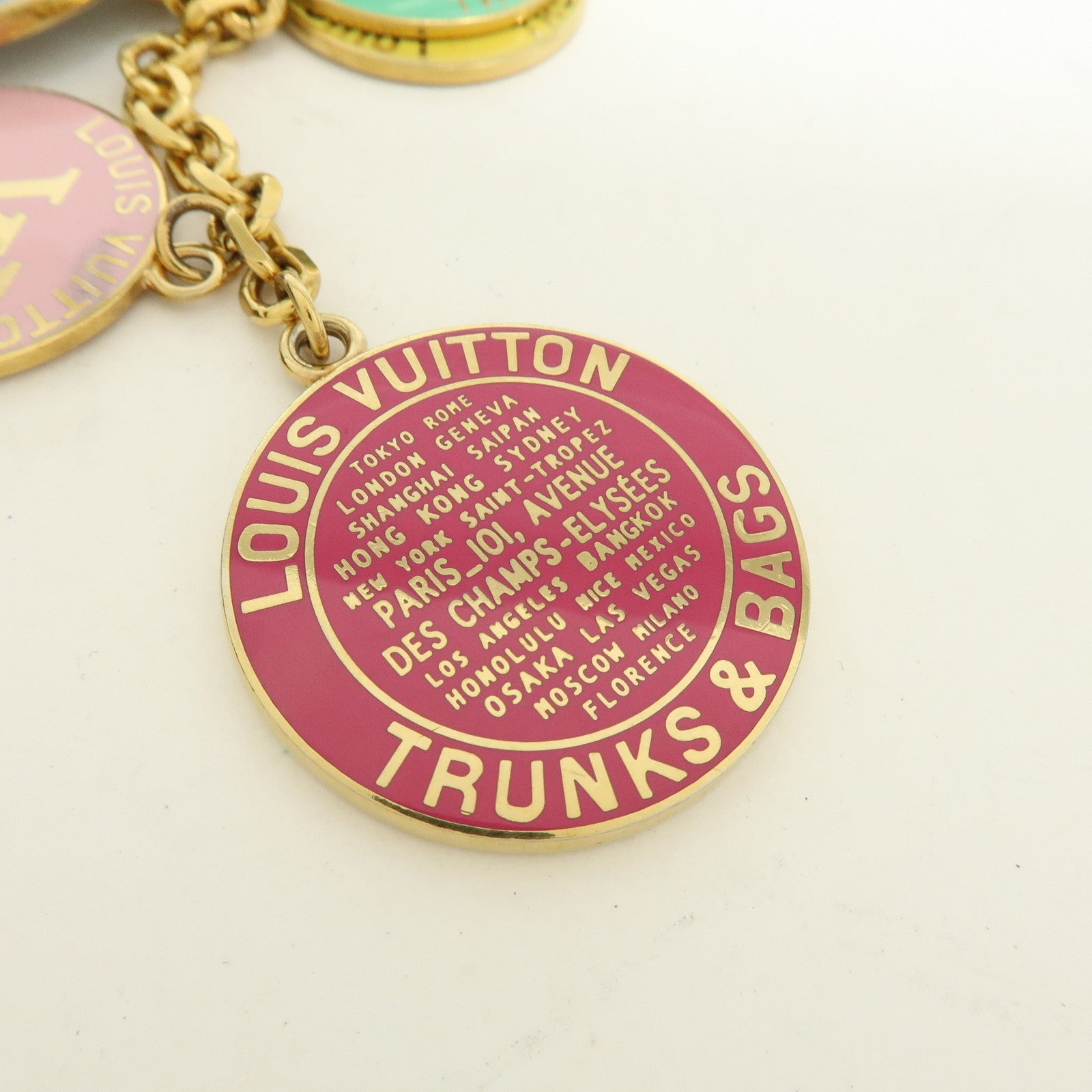 Louis Vuitton Portefeuille Chaine Glove Metal Key Charm M65729