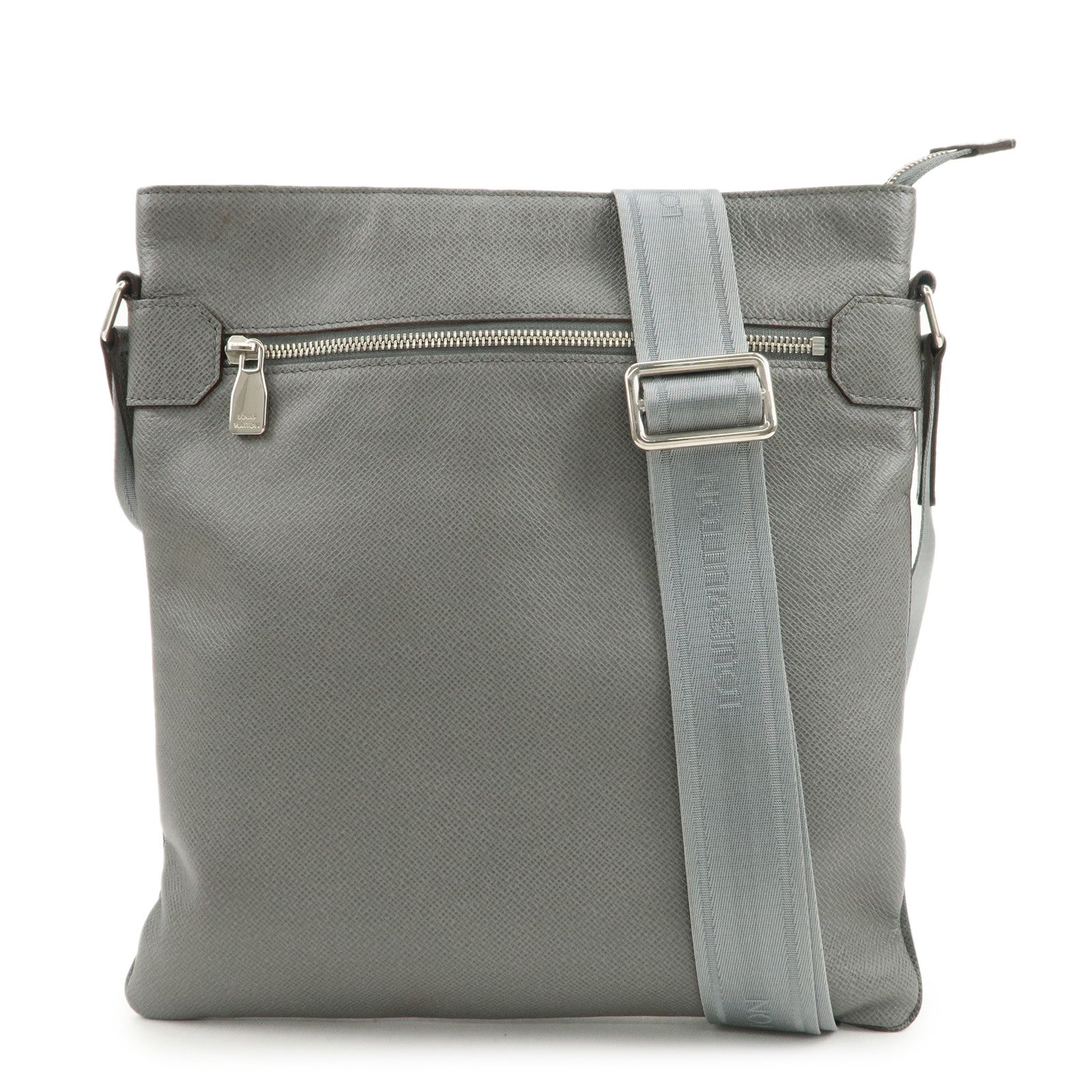 Louis Vuitton Taiga Sasha Shoulder Bag Crossbody Bag Glacier M32630