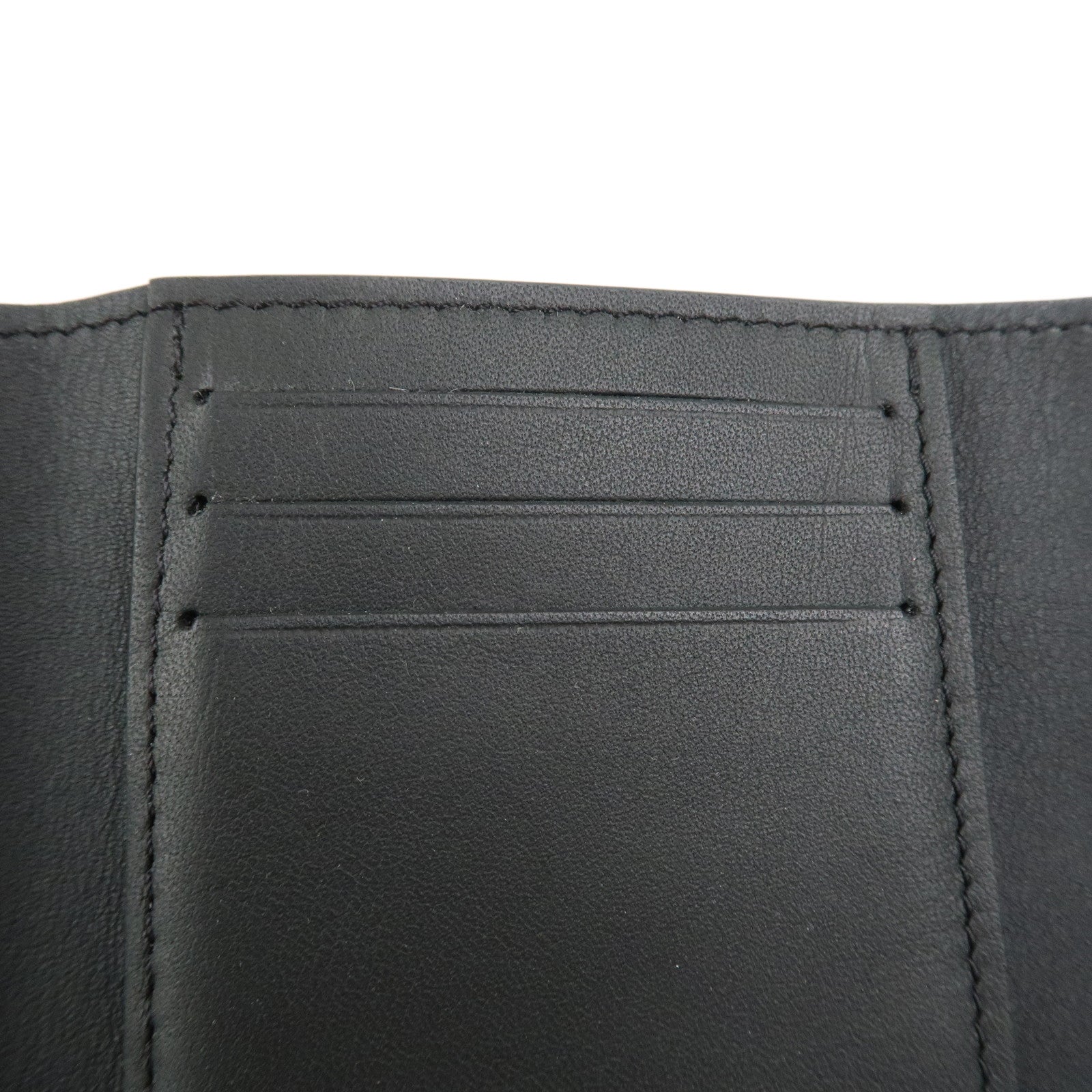 Louis Vuitton Taurillon Leather Portefeuille Pilot Wallet M82556