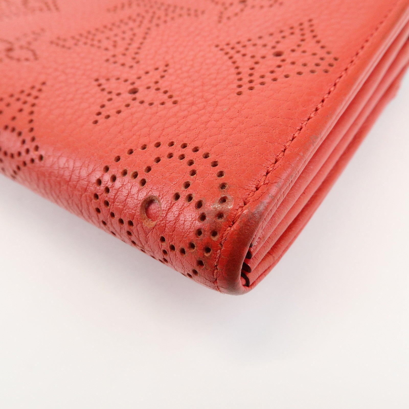 Louis Vuitton Mahina Leather Portefeuille Iris Long Wallet M58161