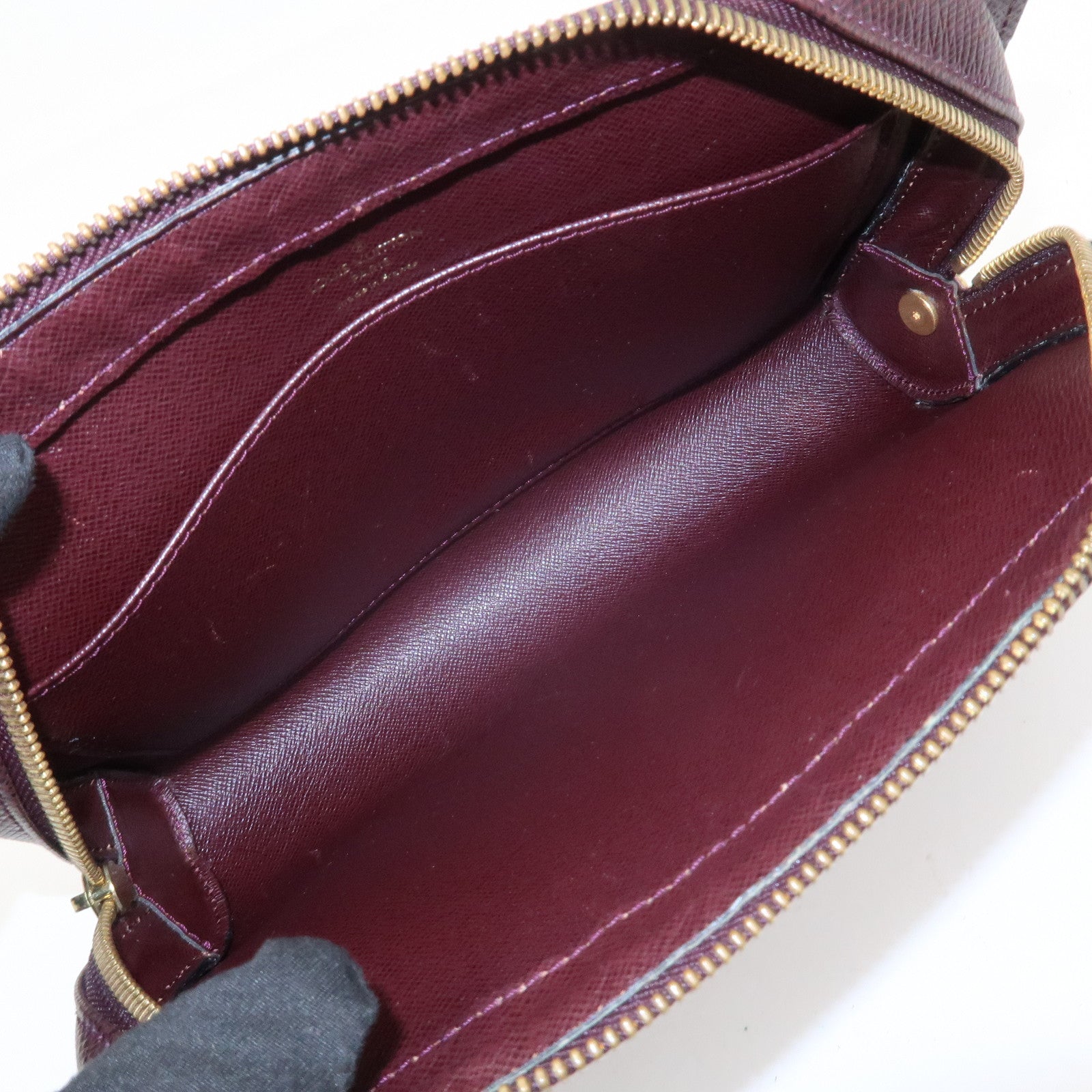 Louis Vuitton Taiga Set Of 2 Leather Clutch Bags M3018P M30186