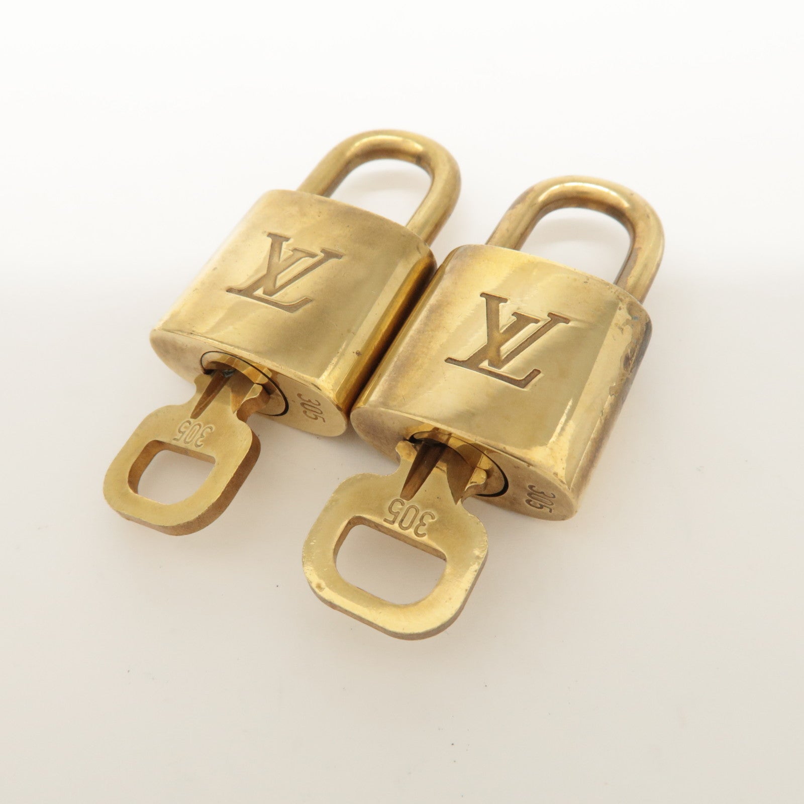 Louis Vuitton Set of 10 Lock & Key Cadena Key Lock Metal Gold