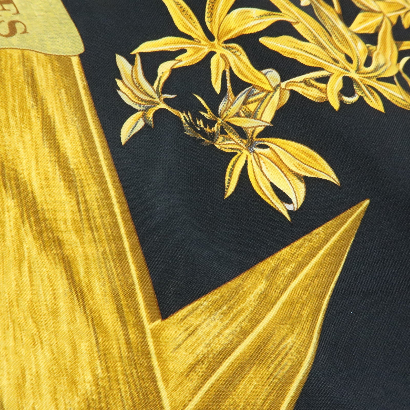HERMES Carre 90 Silk 100% Scarf PASSIFLORES Flower Print Black Gold