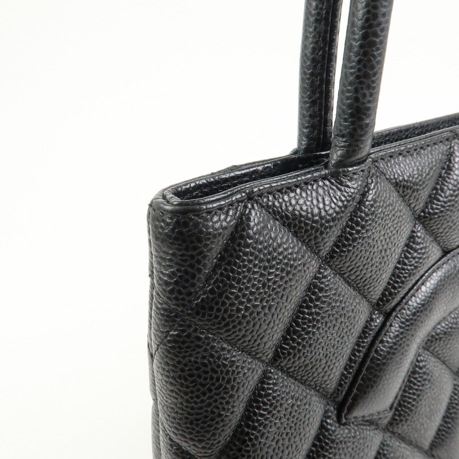 CHANEL Matelasse Caviarskin Medallion Tote Bag Hand Bag A01804