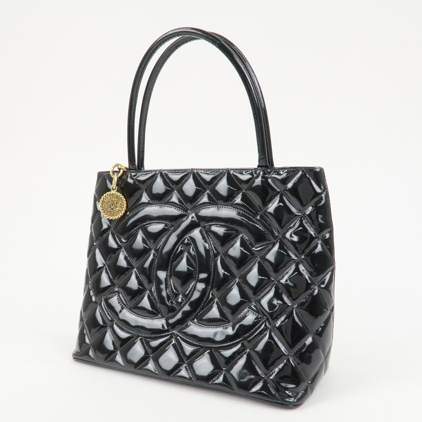 CHANEL Matelasse Patent Leather Medalion Tote Bag Black A01804