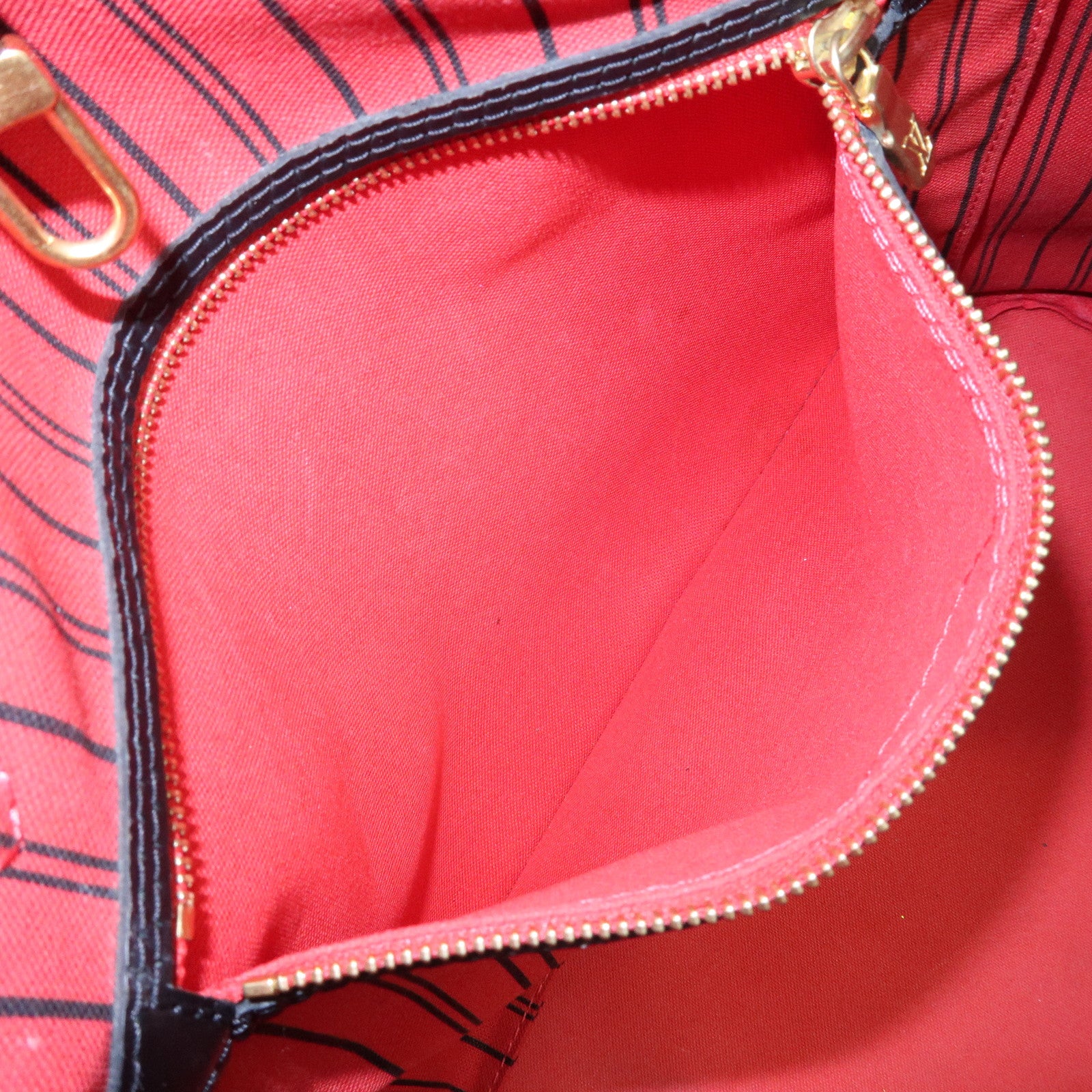 Louis Vuitton Monogram LV World Tour Neverfull MM Tote Bag M42844
