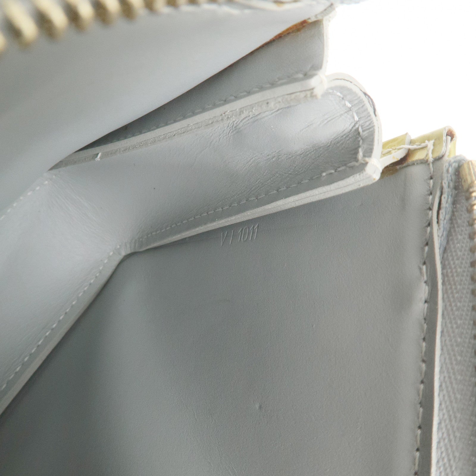 Louis Vuitton Monogram Vernis Lexington Hand Bag Baby Blue M91011