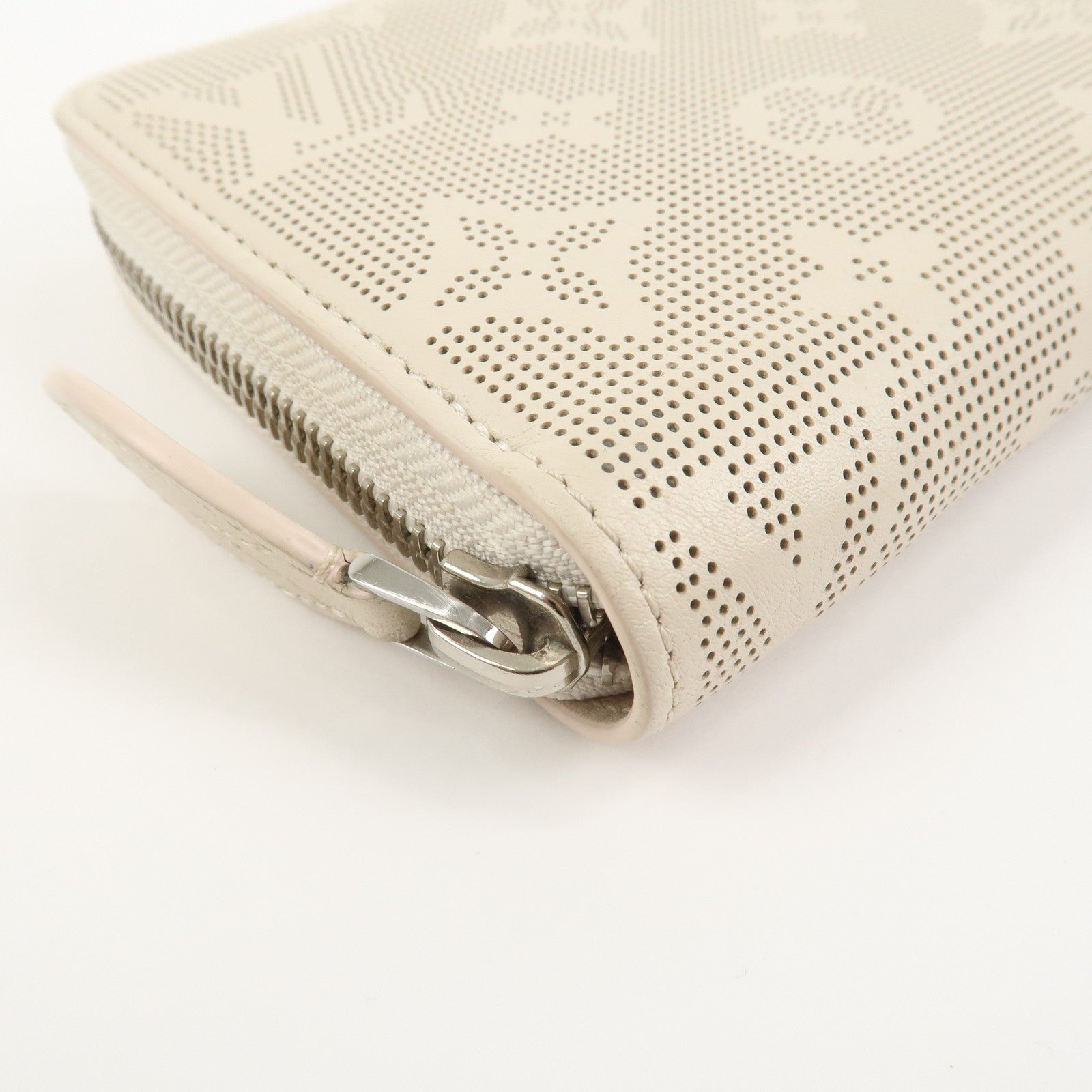 Louis Vuitton Monogram Mahina Reverse Round Zippy Wallet M83029