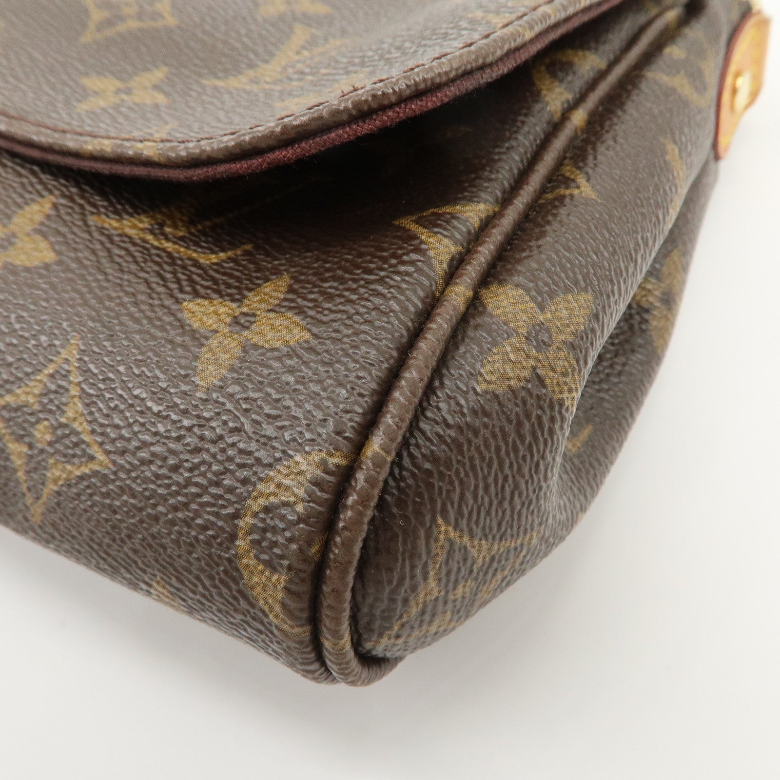 Louis Vuitton Monogram Favorite MM Shoulder Bag Brown M40718