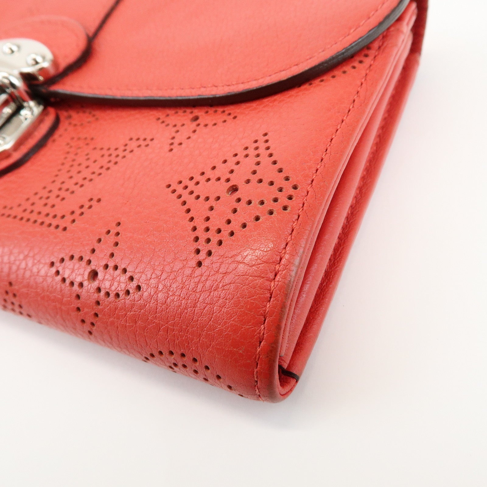 Louis Vuitton Mahina Leather Portefeuille Iris Long Wallet M58161