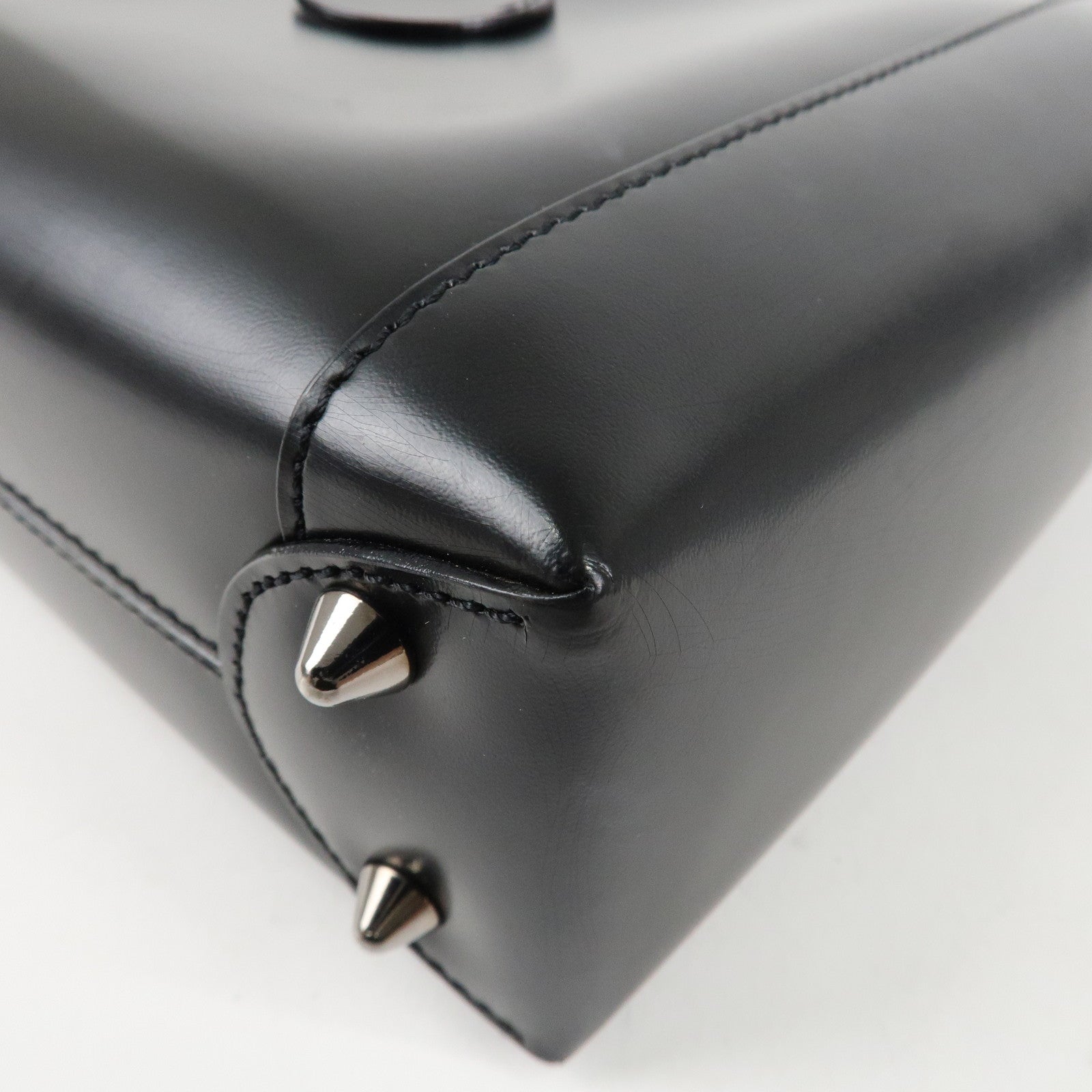 Christian Dior Enamel Leather Maris Pearl Hand Bag Black Used