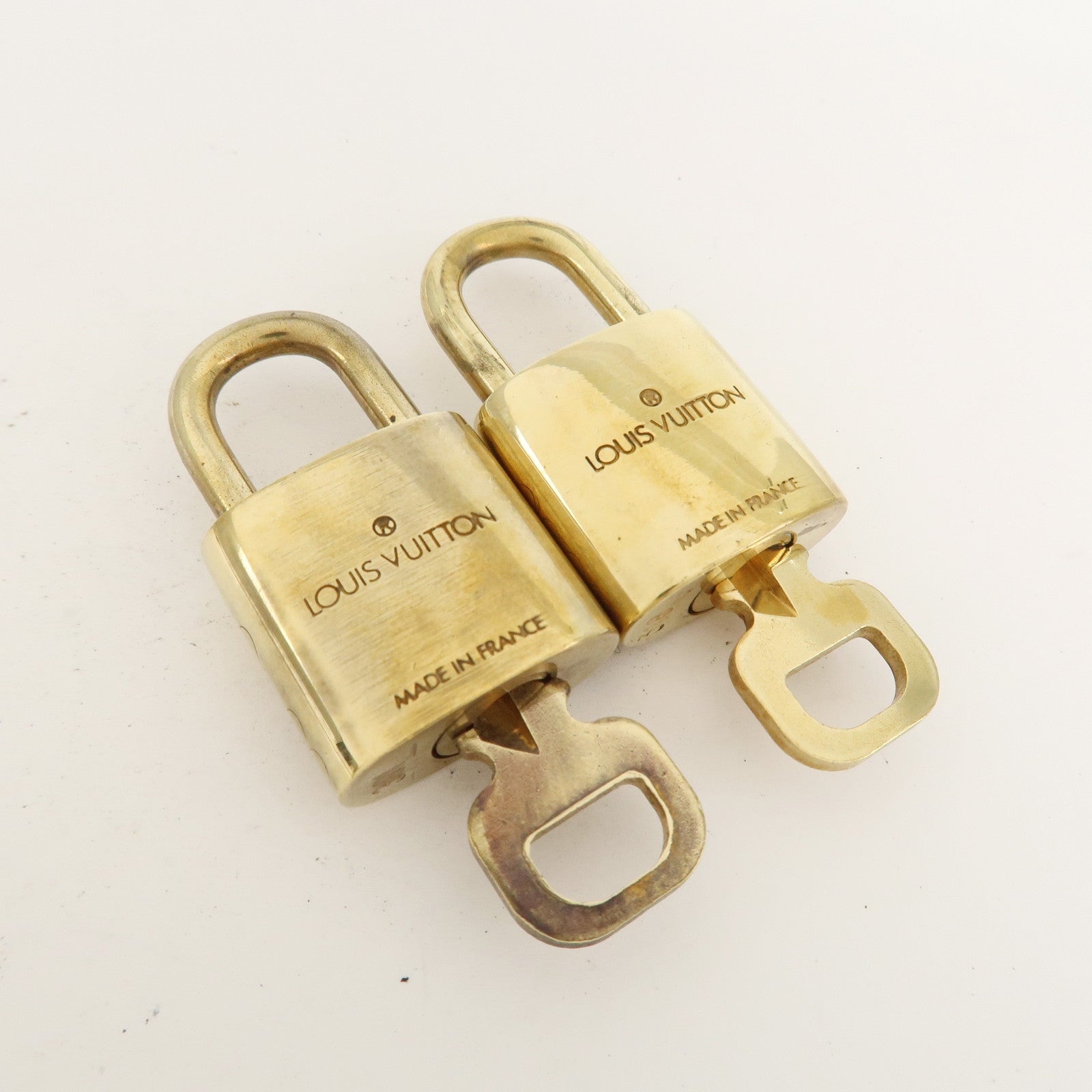 Louis Vuitton Set of 10 Lock & Key Cadena Key Lock Metal Gold Used