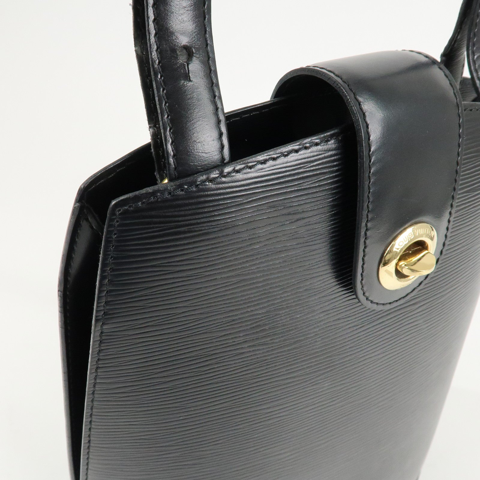 Louis Vuitton Epi Cluny Shoulder Bag Black Noir M52252 Used