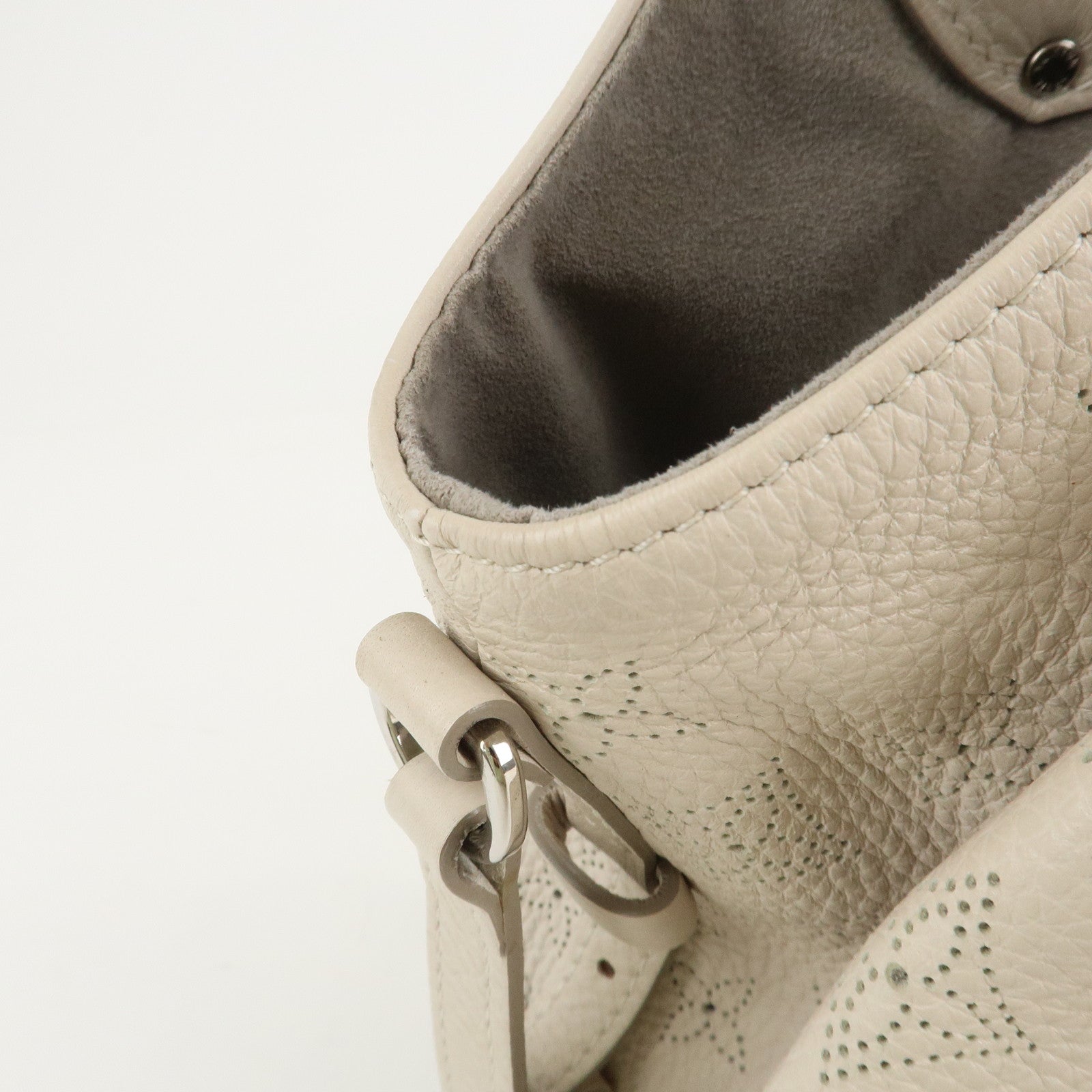 Louis Vuitton Monogram Mahina XL Shoulder Bag Blanc M93059 Used