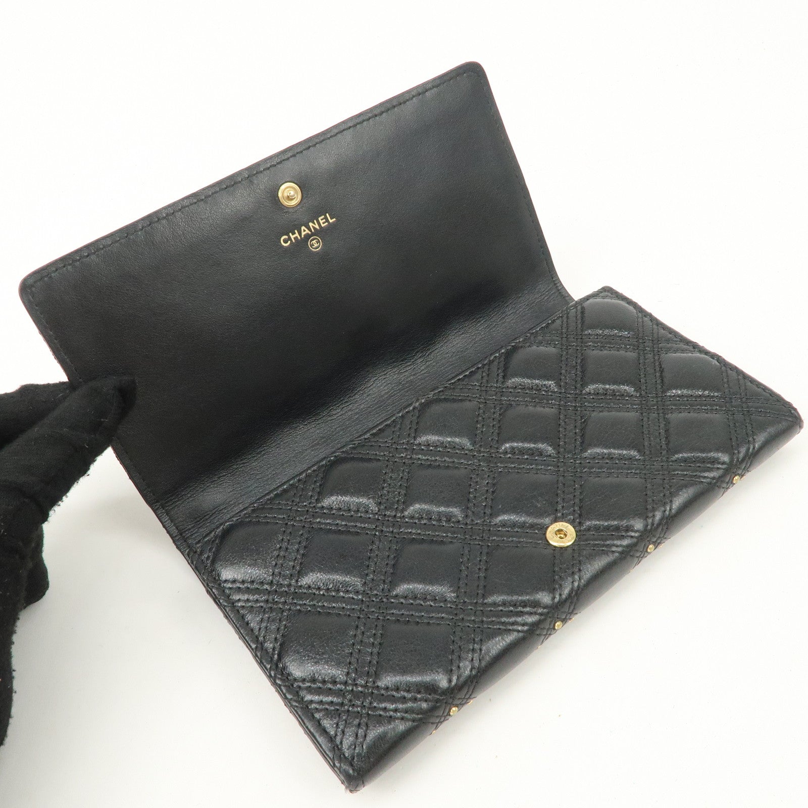 CHANEL Matelasse Lamb Skin Bifold Long Wallet with Studs A70631 Used