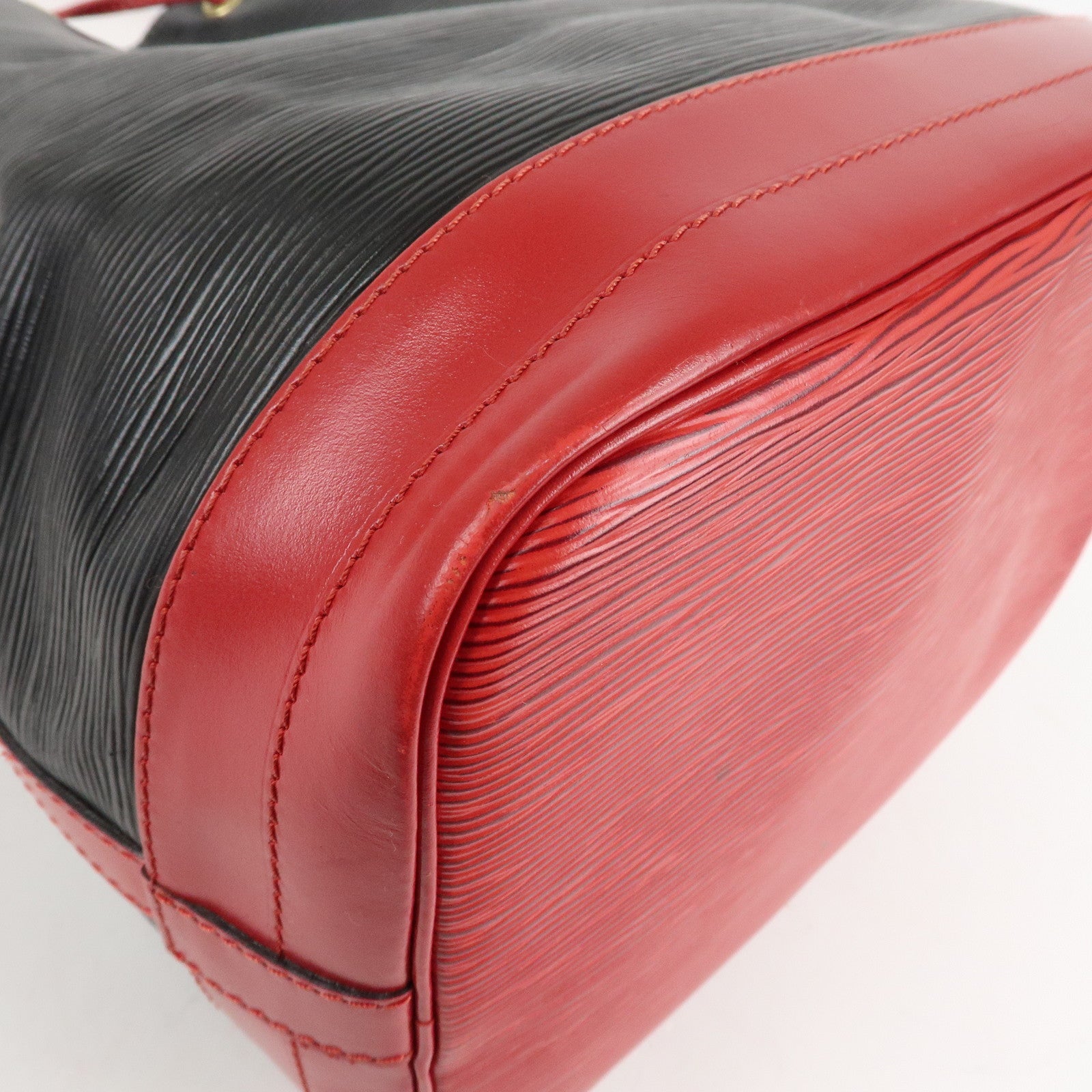 Louis Vuitton Epi Noe Shoulder Bag Noir Castilian Red M44017 Used