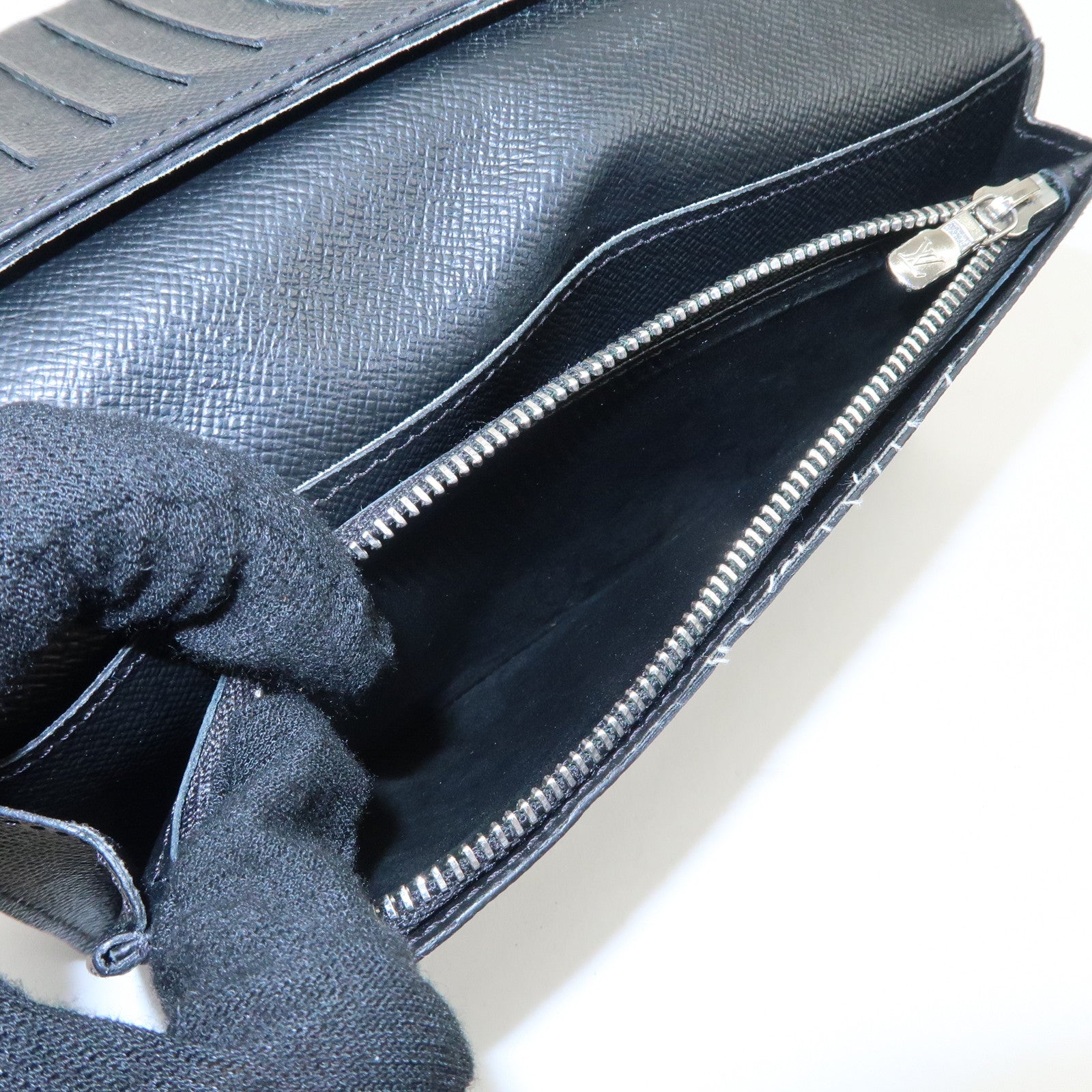 Louis Vuitton Epi Portefeuille Brazza Wallet Noir *T.S engraved Used