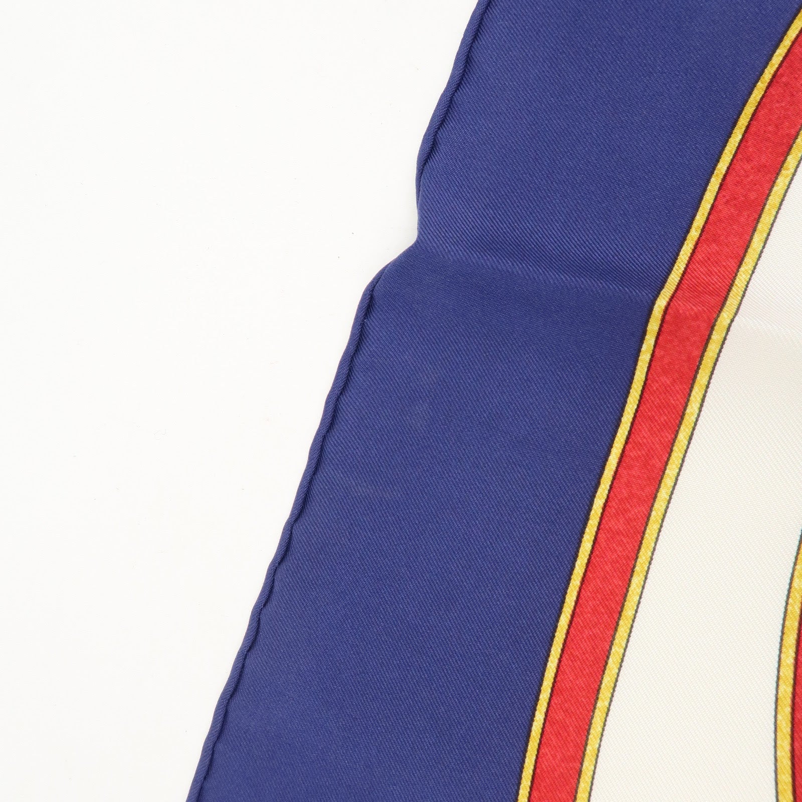 HERMES Carre 90 Silk 100% Scarf Pourvu qu'on ait l'ivresse White