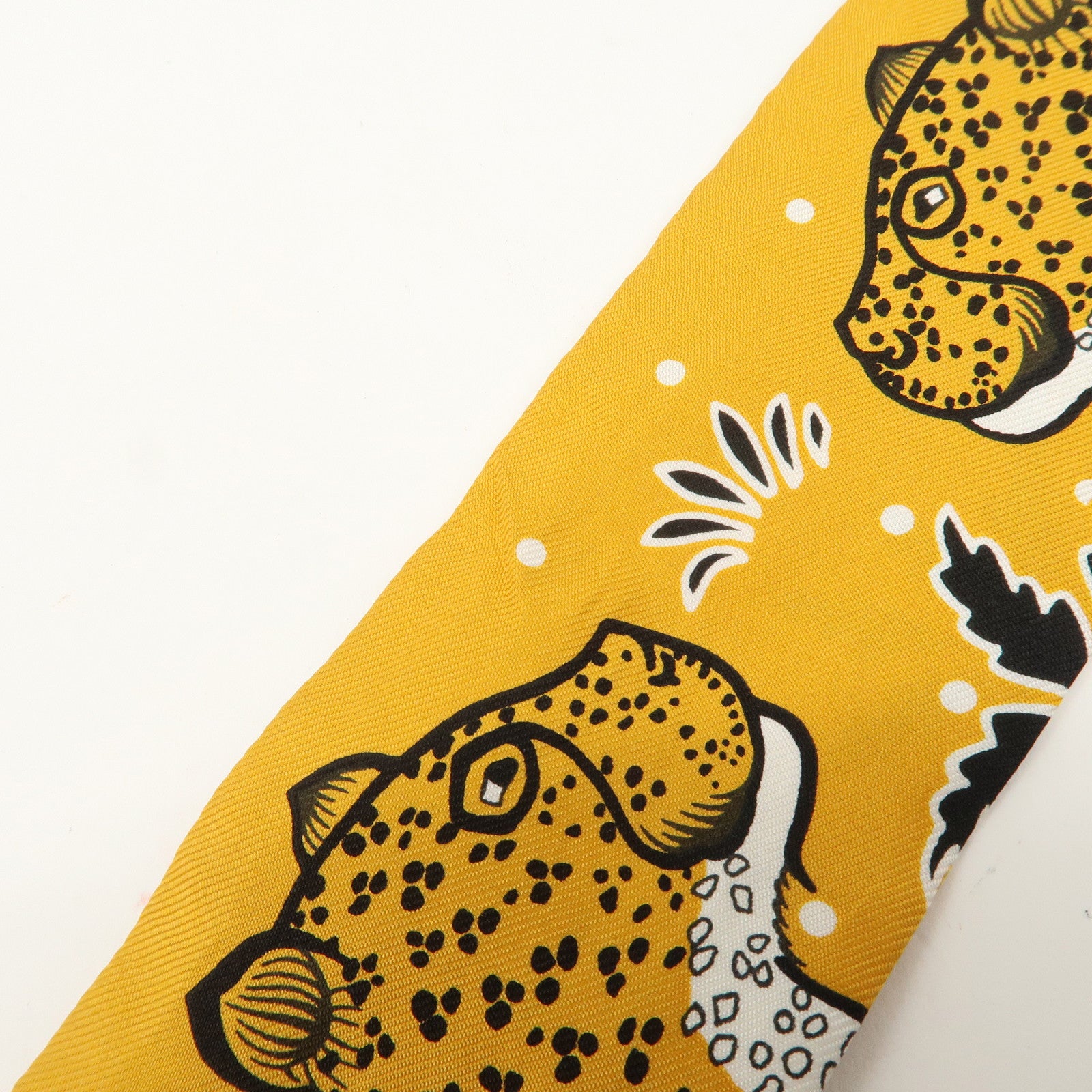 HERMES Silk 100% Twilly Scarf LES LEOPARDS Yellow Black White