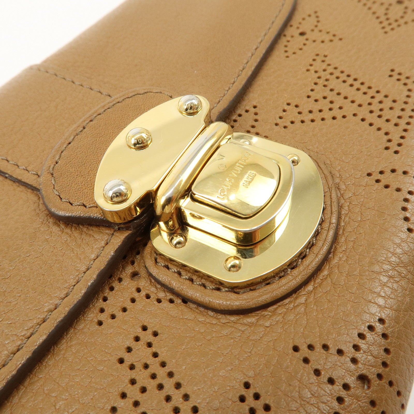 Louis Vuitton Monogram Mahina Portefeuille Iris Wallet M58140